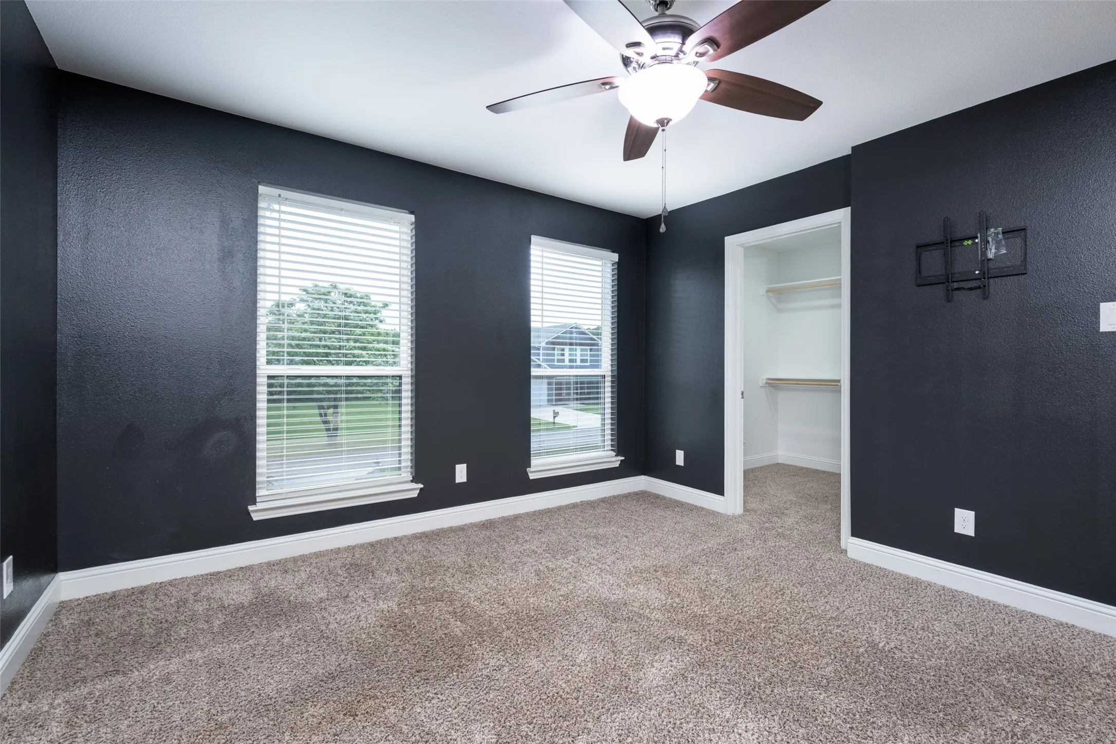 Single Family Residence For Sale in Denton County , 9108 Shoshone Trail, Flower Mound, Texas 75022, 3 Bedroom, 3 Bathroom, 2 Garage spaces, 2,270 Sqft, built in 1969, Preowned, mls#21226471, Real Estate Agent in Flower Mound, Homes For Sale in Denton county, Homes For Sale in Flower Mound, Realtor in Flower Mound Texas, Real Estate Brokerage Independent Realty Texas, Luminita Cordes Realtor