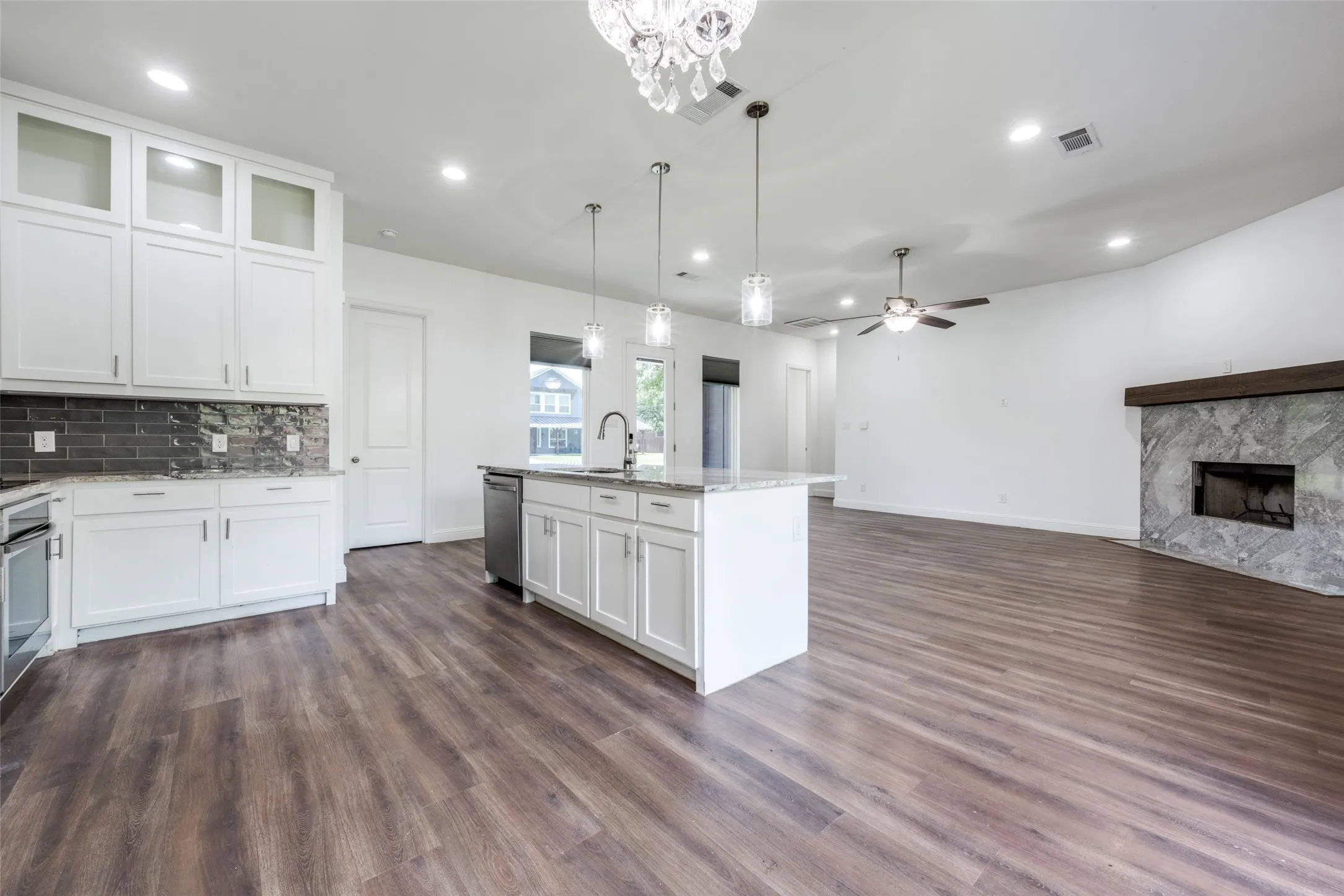 Single Family Residence For Sale in Denton County , 9108 Shoshone Trail, Flower Mound, Texas 75022, 3 Bedroom, 3 Bathroom, 2 Garage spaces, 2,270 Sqft, built in 1969, Preowned, mls#21226471, Real Estate Agent in Flower Mound, Homes For Sale in Denton county, Homes For Sale in Flower Mound, Realtor in Flower Mound Texas, Real Estate Brokerage Independent Realty Texas, Luminita Cordes Realtor