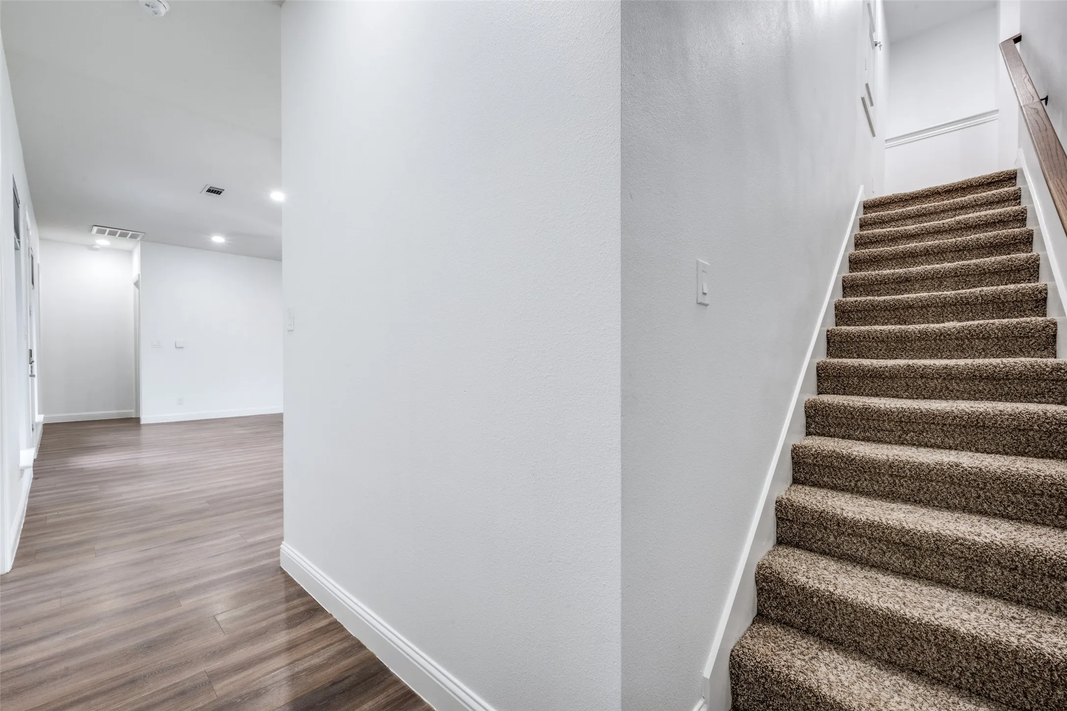 Single Family Residence For Sale in Denton County , 9108 Shoshone Trail, Flower Mound, Texas 75022, 3 Bedroom, 3 Bathroom, 2 Garage spaces, 2,270 Sqft, built in 1969, Preowned, mls#21226471, Real Estate Agent in Flower Mound, Homes For Sale in Denton county, Homes For Sale in Flower Mound, Realtor in Flower Mound Texas, Real Estate Brokerage Independent Realty Texas, Luminita Cordes Realtor