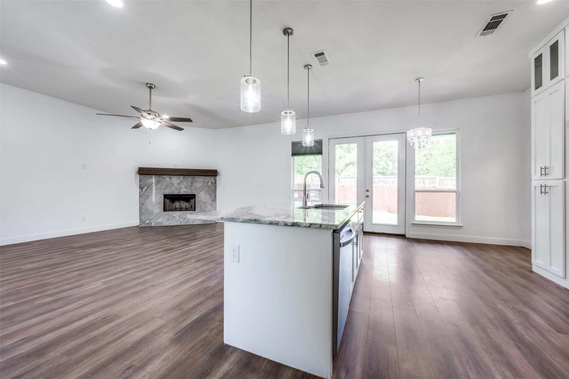 Single Family Residence For Sale in Denton County , 9108 Shoshone Trail, Flower Mound, Texas 75022, 3 Bedroom, 3 Bathroom, 2 Garage spaces, 2,270 Sqft, built in 1969, Preowned, mls#21226471, Real Estate Agent in Flower Mound, Homes For Sale in Denton county, Homes For Sale in Flower Mound, Realtor in Flower Mound Texas, Real Estate Brokerage Independent Realty Texas, Luminita Cordes Realtor