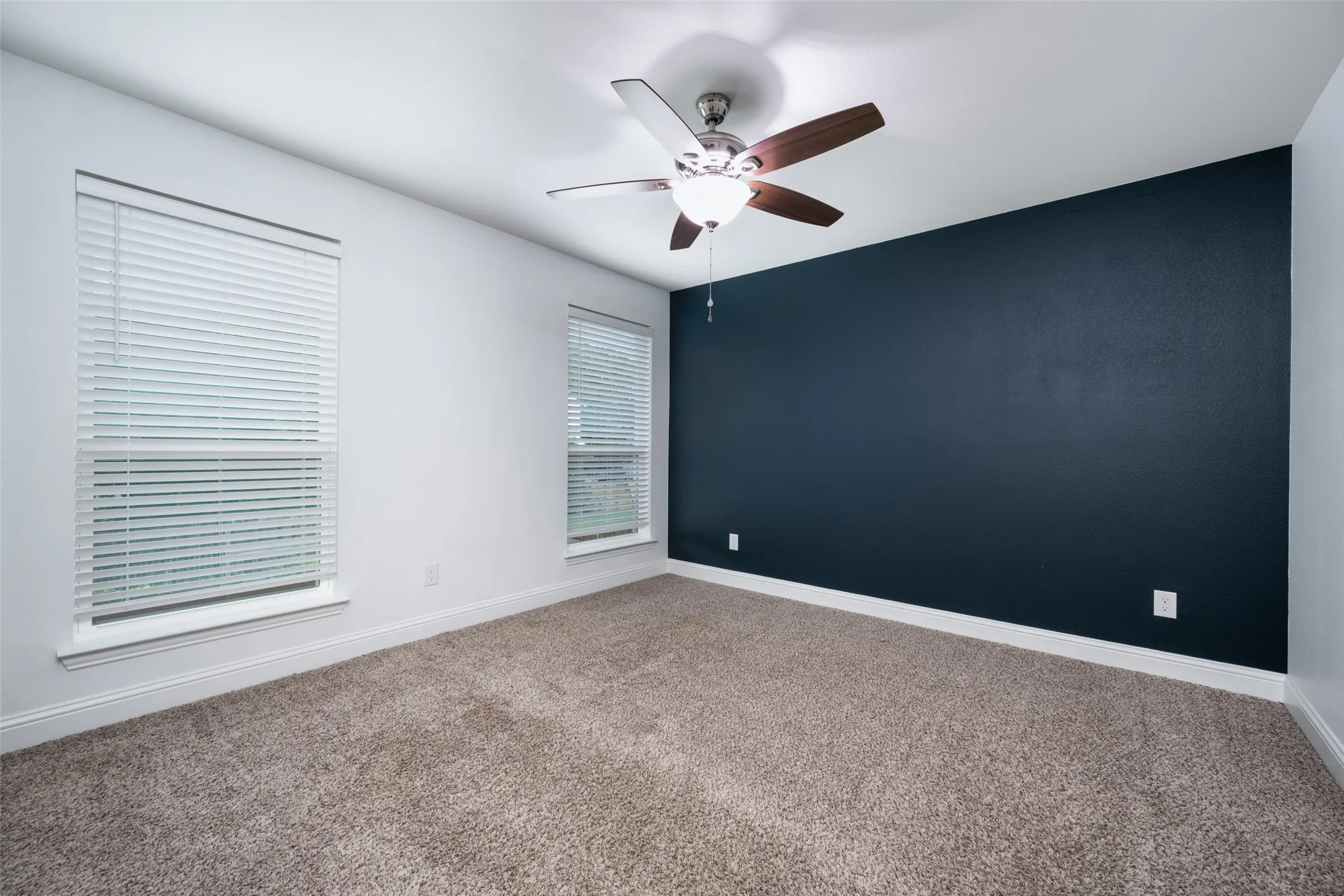 Single Family Residence For Sale in Denton County , 9108 Shoshone Trail, Flower Mound, Texas 75022, 3 Bedroom, 3 Bathroom, 2 Garage spaces, 2,270 Sqft, built in 1969, Preowned, mls#21226471, Real Estate Agent in Flower Mound, Homes For Sale in Denton county, Homes For Sale in Flower Mound, Realtor in Flower Mound Texas, Real Estate Brokerage Independent Realty Texas, Luminita Cordes Realtor