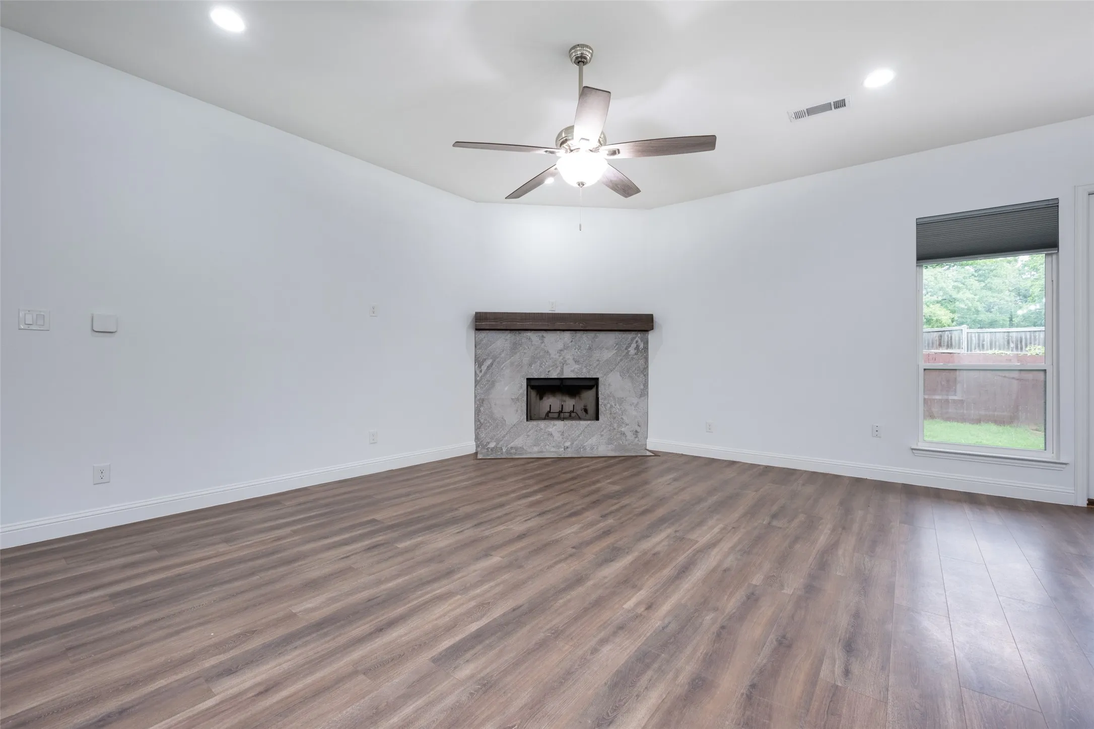 Single Family Residence For Sale in Denton County , 9108 Shoshone Trail, Flower Mound, Texas 75022, 3 Bedroom, 3 Bathroom, 2 Garage spaces, 2,270 Sqft, built in 1969, Preowned, mls#21226471, Real Estate Agent in Flower Mound, Homes For Sale in Denton county, Homes For Sale in Flower Mound, Realtor in Flower Mound Texas, Real Estate Brokerage Independent Realty Texas, Luminita Cordes Realtor