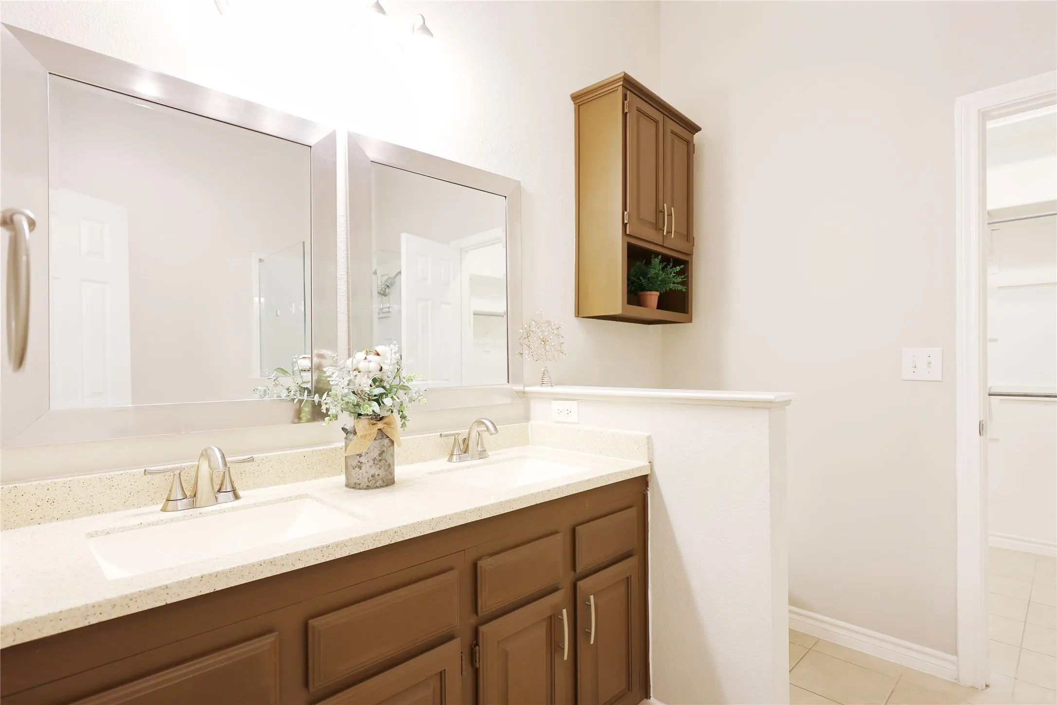 Single Family Residence For Sale in Collin County , 8112 Dock Street, Frisco, Texas 75035, 3 Bedrooms, 2 Bathrooms, 2 Garage spaces, 2,155 Sqft, built in 1994, Preowned, Price $459,000, mls#21216341, Real Estate Agent in Frisco, Homes For Sale in Collin county, Homes For Sale in Frisco, Realtor in Frisco Texas, Real Estate Brokerage Independent Realty Texas, Luminita Cordes Realtor