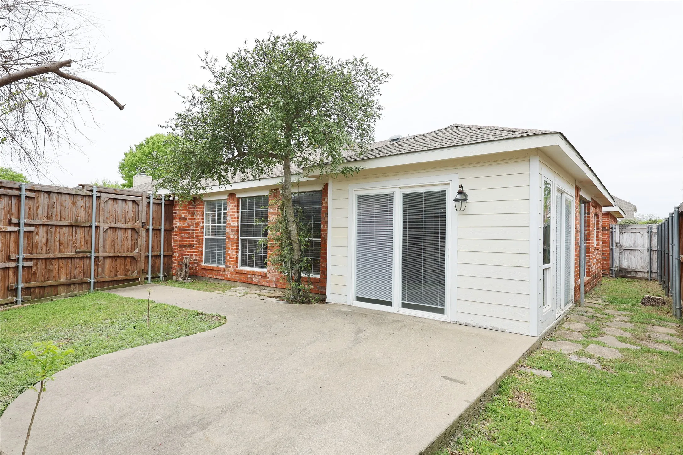 Single Family Residence For Sale in Collin County , 8112 Dock Street, Frisco, Texas 75035, 3 Bedrooms, 2 Bathrooms, 2 Garage spaces, 2,155 Sqft, built in 1994, Preowned, Price $459,000, mls#21216341, Real Estate Agent in Frisco, Homes For Sale in Collin county, Homes For Sale in Frisco, Realtor in Frisco Texas, Real Estate Brokerage Independent Realty Texas, Luminita Cordes Realtor