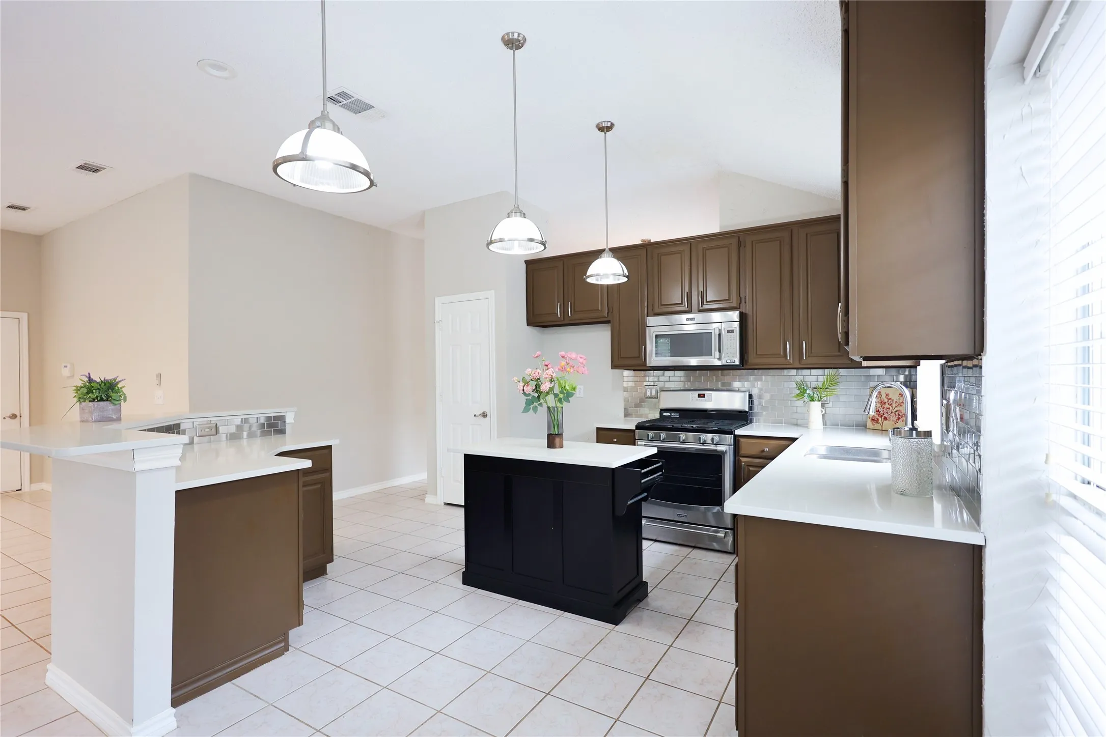 Single Family Residence For Sale in Collin County , 8112 Dock Street, Frisco, Texas 75035, 3 Bedrooms, 2 Bathrooms, 2 Garage spaces, 2,155 Sqft, built in 1994, Preowned, Price $459,000, mls#21216341, Real Estate Agent in Frisco, Homes For Sale in Collin county, Homes For Sale in Frisco, Realtor in Frisco Texas, Real Estate Brokerage Independent Realty Texas, Luminita Cordes Realtor