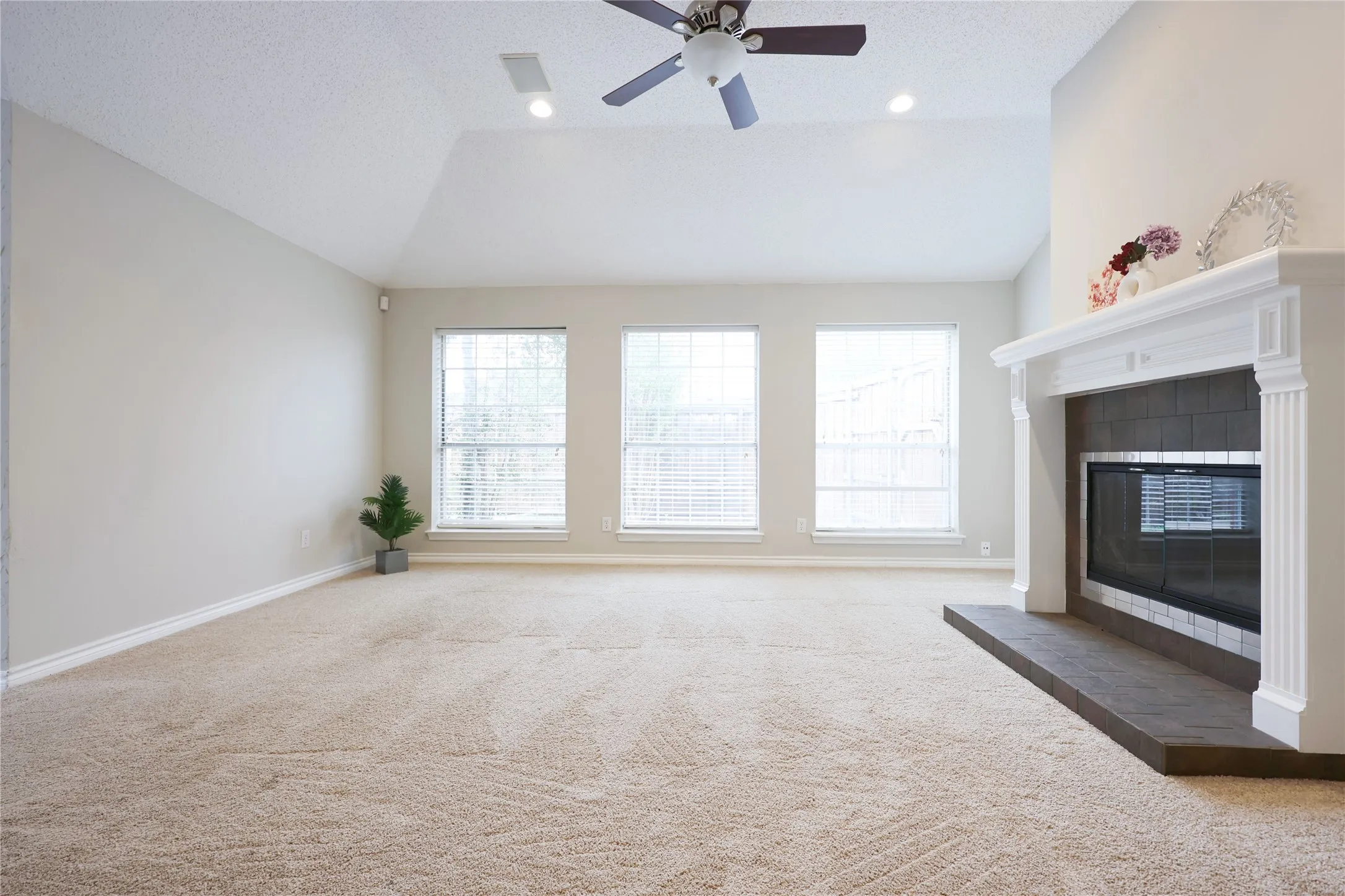 Single Family Residence For Sale in Collin County , 8112 Dock Street, Frisco, Texas 75035, 3 Bedrooms, 2 Bathrooms, 2 Garage spaces, 2,155 Sqft, built in 1994, Preowned, Price $459,000, mls#21216341, Real Estate Agent in Frisco, Homes For Sale in Collin county, Homes For Sale in Frisco, Realtor in Frisco Texas, Real Estate Brokerage Independent Realty Texas, Luminita Cordes Realtor