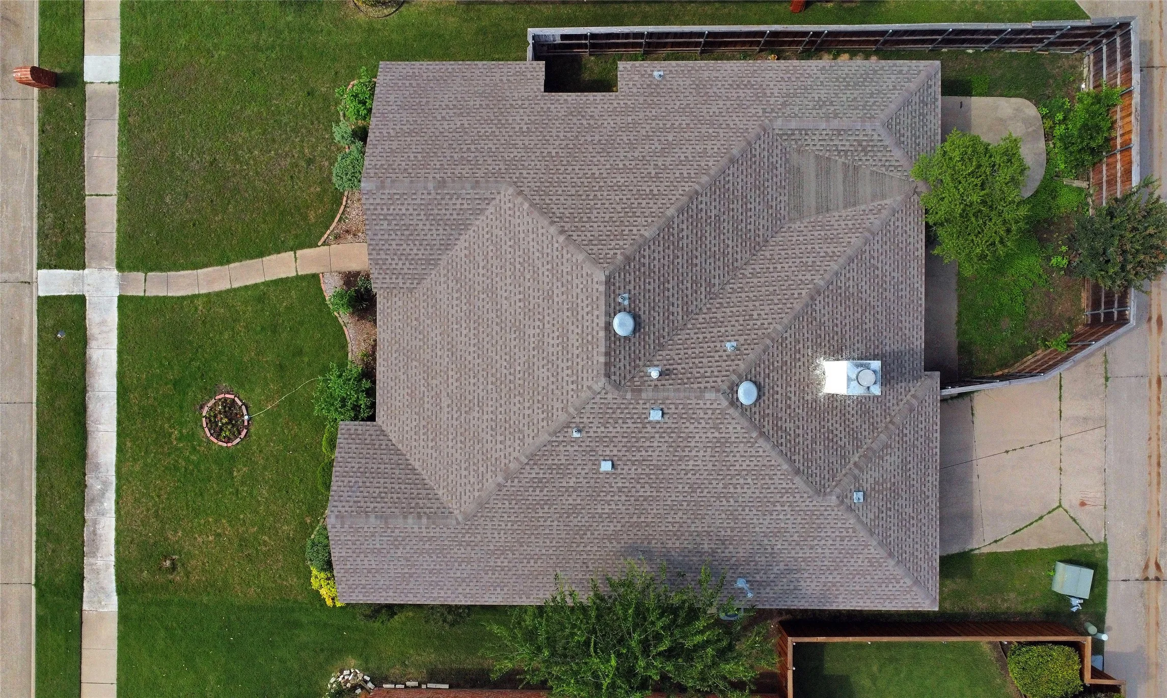 Single Family Residence For Sale in Collin County , 8112 Dock Street, Frisco, Texas 75035, 3 Bedrooms, 2 Bathrooms, 2 Garage spaces, 2,155 Sqft, built in 1994, Preowned, Price $459,000, mls#21216341, Real Estate Agent in Frisco, Homes For Sale in Collin county, Homes For Sale in Frisco, Realtor in Frisco Texas, Real Estate Brokerage Independent Realty Texas, Luminita Cordes Realtor