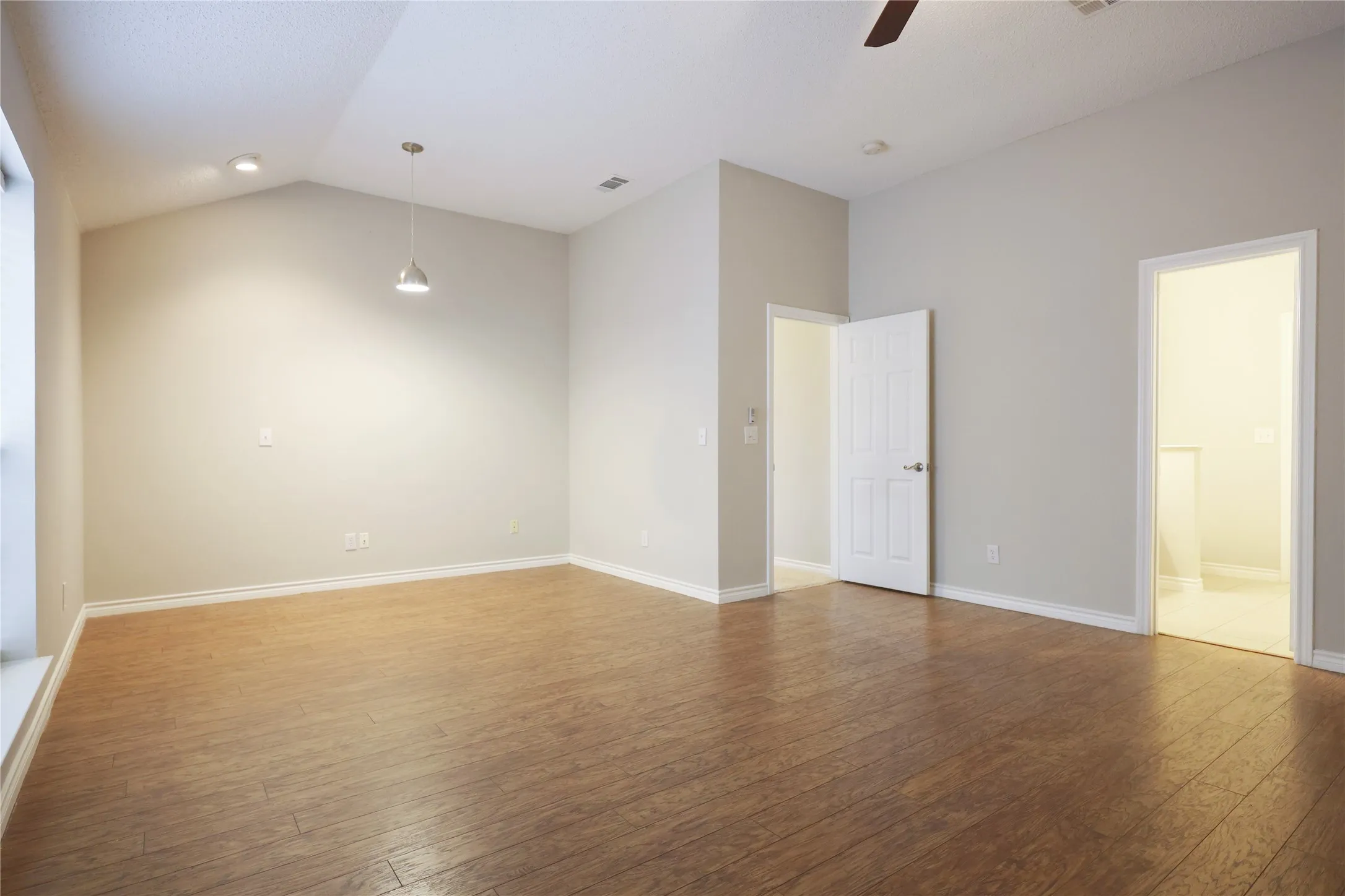 Single Family Residence For Sale in Collin County , 8112 Dock Street, Frisco, Texas 75035, 3 Bedrooms, 2 Bathrooms, 2 Garage spaces, 2,155 Sqft, built in 1994, Preowned, Price $459,000, mls#21216341, Real Estate Agent in Frisco, Homes For Sale in Collin county, Homes For Sale in Frisco, Realtor in Frisco Texas, Real Estate Brokerage Independent Realty Texas, Luminita Cordes Realtor