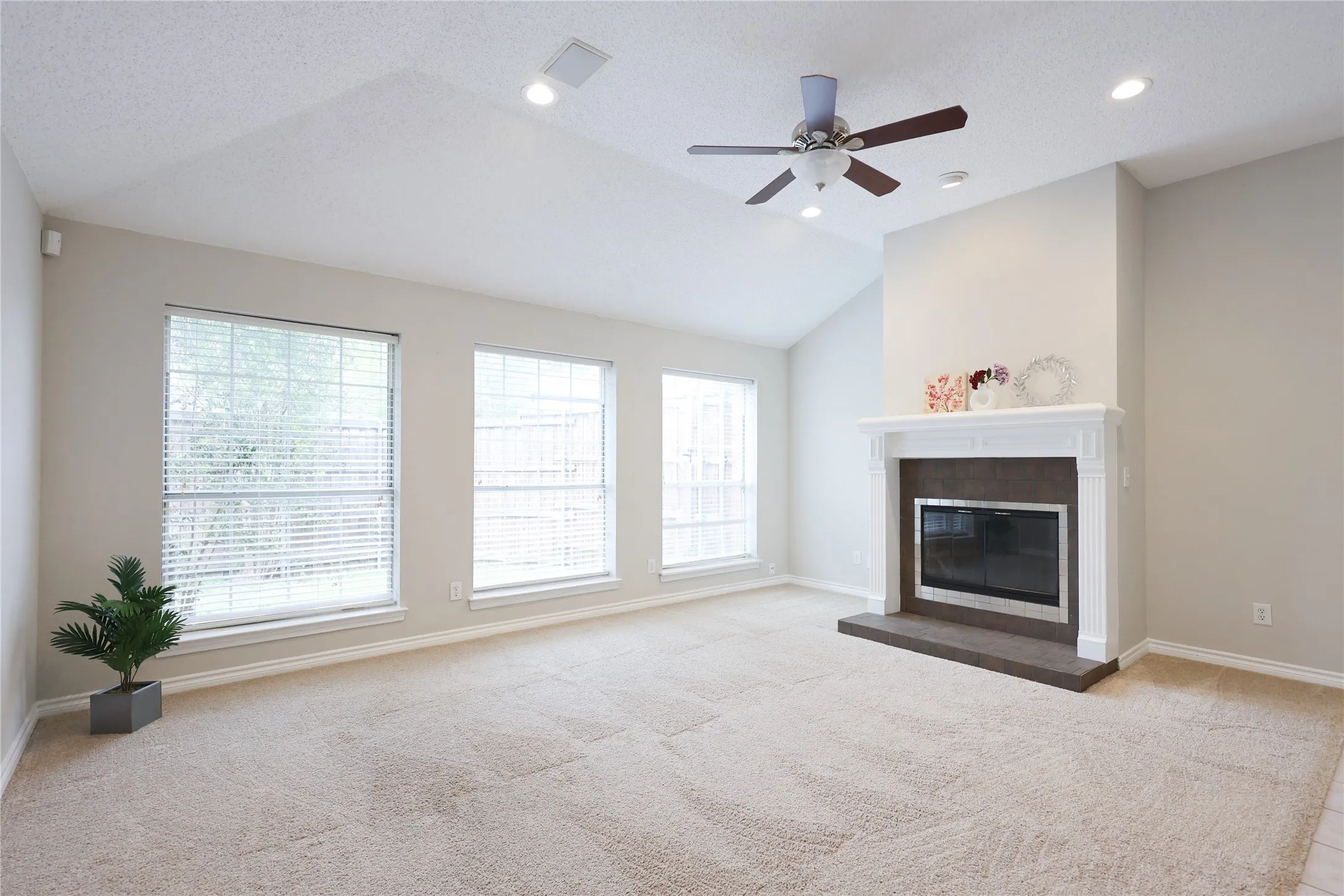 Single Family Residence For Sale in Collin County , 8112 Dock Street, Frisco, Texas 75035, 3 Bedrooms, 2 Bathrooms, 2 Garage spaces, 2,155 Sqft, built in 1994, Preowned, Price $459,000, mls#21216341, Real Estate Agent in Frisco, Homes For Sale in Collin county, Homes For Sale in Frisco, Realtor in Frisco Texas, Real Estate Brokerage Independent Realty Texas, Luminita Cordes Realtor