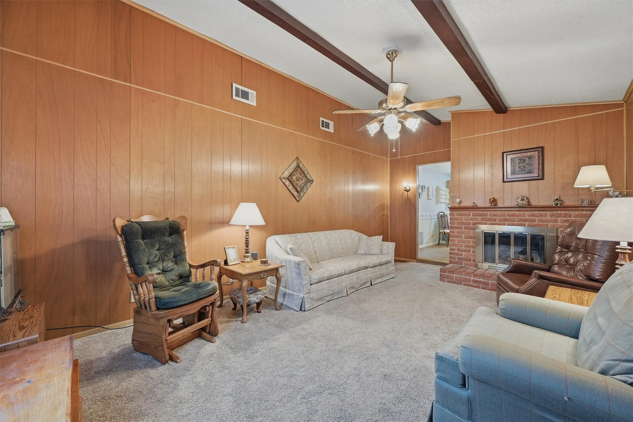 Single Family Residence For Sale in Grayson County , 704 Abney Street, Whitesboro, Texas 76273, 4 Bedroom, 2 Bathroom, 1 Garage spaces, 1,660 Sqft, built in 1959, mls#21226556, Real Estate Agent in Whitesboro, Homes For Sale in Grayson county, Homes For Sale in Whitesboro, Realtor in Whitesboro Texas, Real Estate Brokerage Independent Realty Texas, Luminita Cordes Realtor