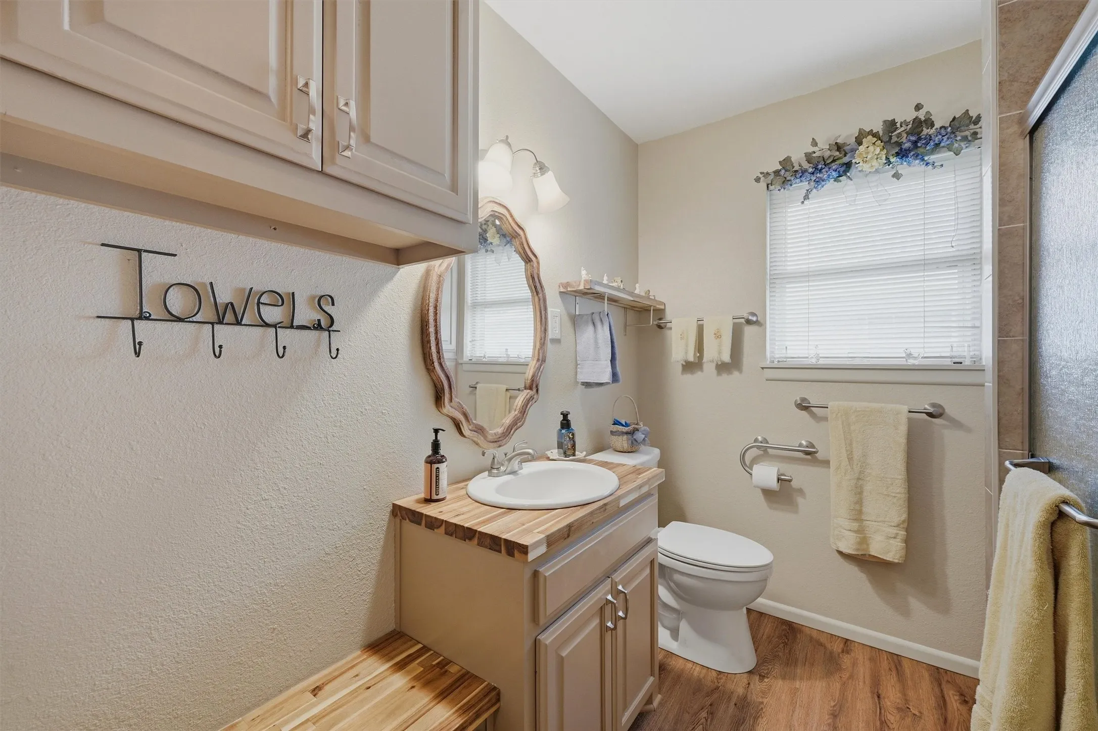 Single Family Residence For Sale in Grayson County , 704 Abney Street, Whitesboro, Texas 76273, 4 Bedroom, 2 Bathroom, 1 Garage spaces, 1,660 Sqft, built in 1959, mls#21226556, Real Estate Agent in Whitesboro, Homes For Sale in Grayson county, Homes For Sale in Whitesboro, Realtor in Whitesboro Texas, Real Estate Brokerage Independent Realty Texas, Luminita Cordes Realtor