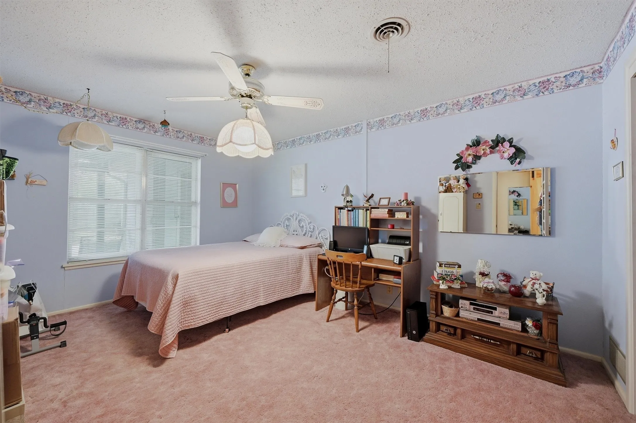 Single Family Residence For Sale in Grayson County , 704 Abney Street, Whitesboro, Texas 76273, 4 Bedroom, 2 Bathroom, 1 Garage spaces, 1,660 Sqft, built in 1959, mls#21226556, Real Estate Agent in Whitesboro, Homes For Sale in Grayson county, Homes For Sale in Whitesboro, Realtor in Whitesboro Texas, Real Estate Brokerage Independent Realty Texas, Luminita Cordes Realtor