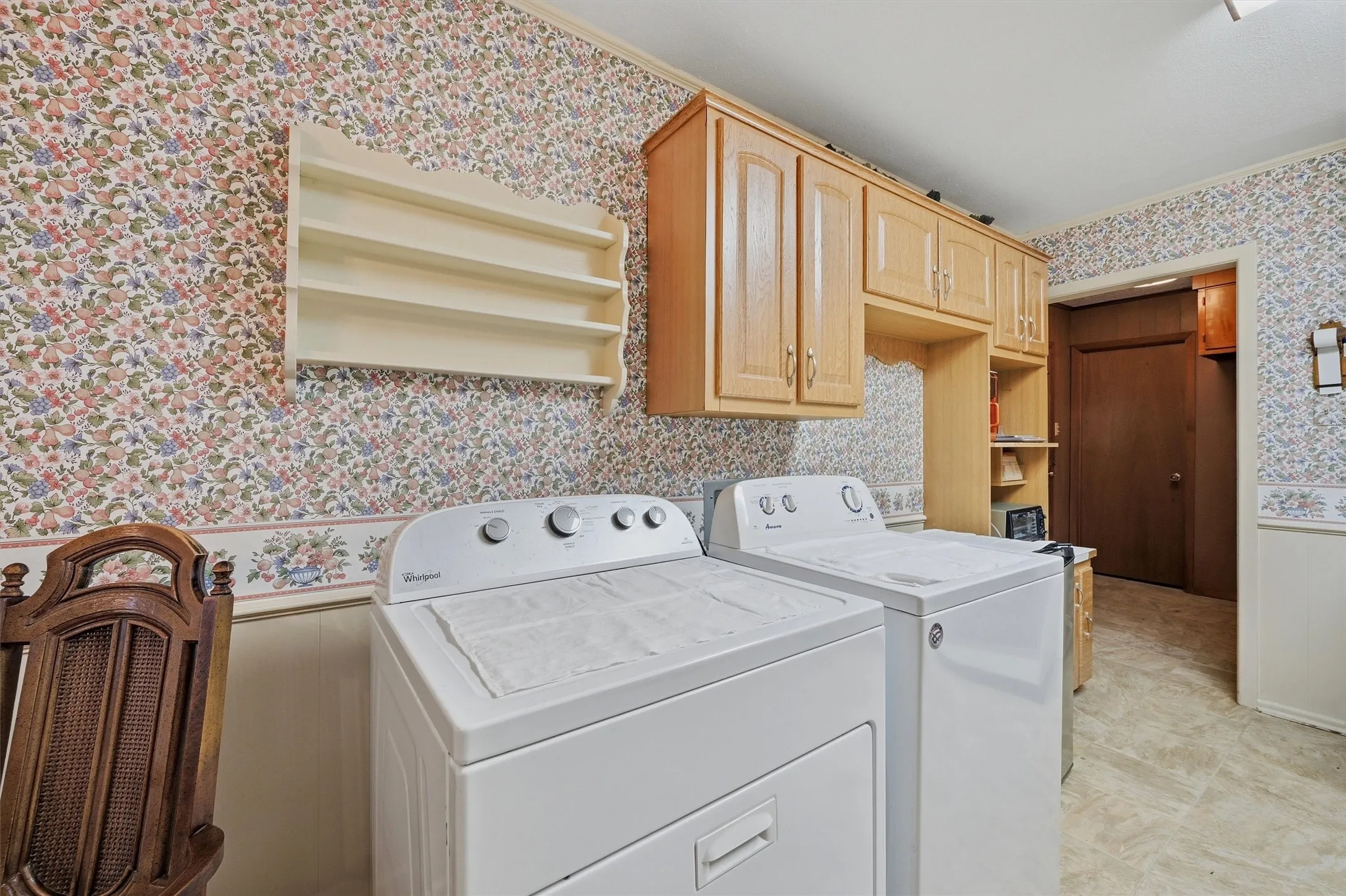 Single Family Residence For Sale in Grayson County , 704 Abney Street, Whitesboro, Texas 76273, 4 Bedroom, 2 Bathroom, 1 Garage spaces, 1,660 Sqft, built in 1959, mls#21226556, Real Estate Agent in Whitesboro, Homes For Sale in Grayson county, Homes For Sale in Whitesboro, Realtor in Whitesboro Texas, Real Estate Brokerage Independent Realty Texas, Luminita Cordes Realtor