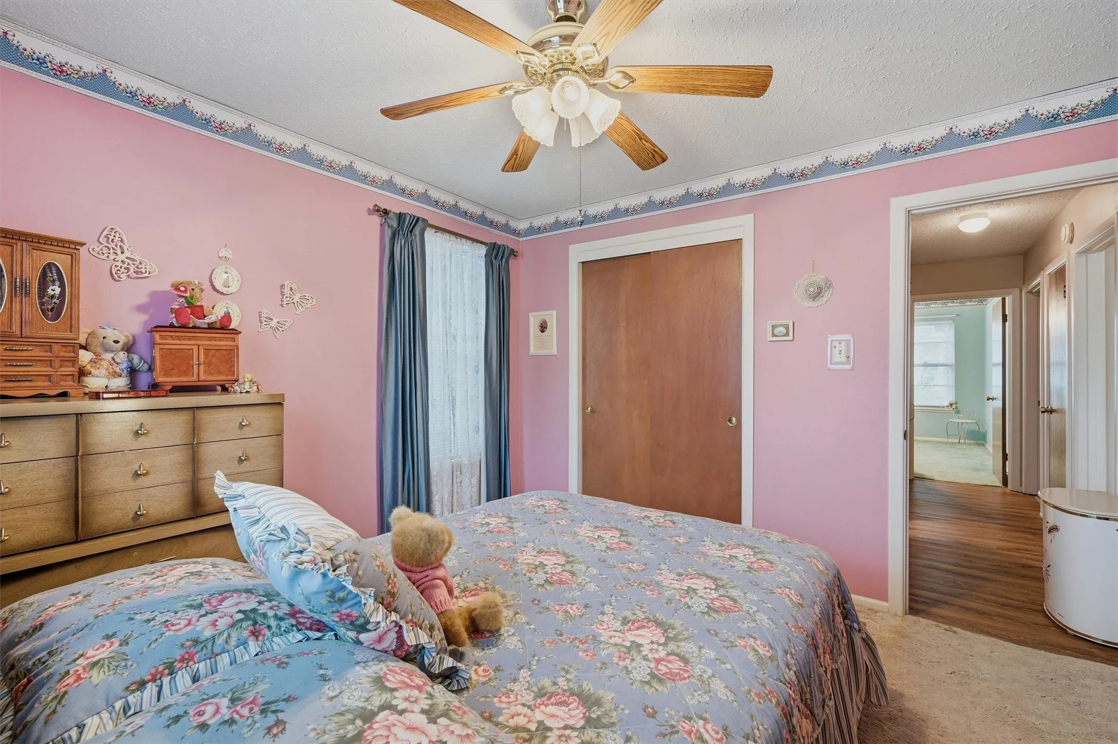 Single Family Residence For Sale in Grayson County , 704 Abney Street, Whitesboro, Texas 76273, 4 Bedroom, 2 Bathroom, 1 Garage spaces, 1,660 Sqft, built in 1959, mls#21226556, Real Estate Agent in Whitesboro, Homes For Sale in Grayson county, Homes For Sale in Whitesboro, Realtor in Whitesboro Texas, Real Estate Brokerage Independent Realty Texas, Luminita Cordes Realtor