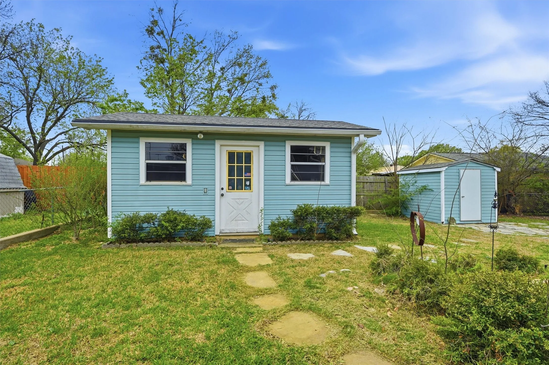Single Family Residence For Sale in Grayson County , 704 Abney Street, Whitesboro, Texas 76273, 4 Bedroom, 2 Bathroom, 1 Garage spaces, 1,660 Sqft, built in 1959, mls#21226556, Real Estate Agent in Whitesboro, Homes For Sale in Grayson county, Homes For Sale in Whitesboro, Realtor in Whitesboro Texas, Real Estate Brokerage Independent Realty Texas, Luminita Cordes Realtor
