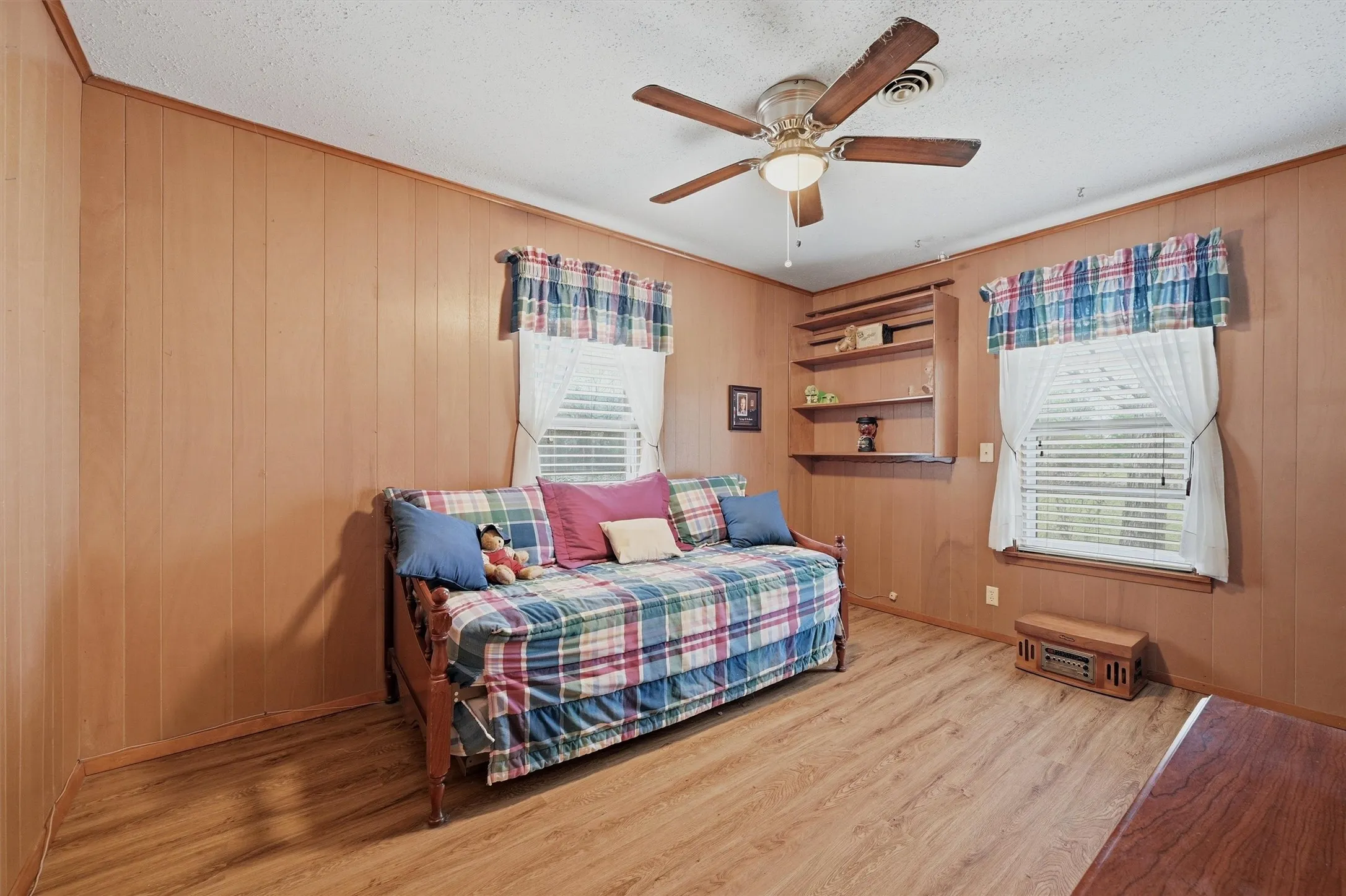 Single Family Residence For Sale in Grayson County , 704 Abney Street, Whitesboro, Texas 76273, 4 Bedroom, 2 Bathroom, 1 Garage spaces, 1,660 Sqft, built in 1959, mls#21226556, Real Estate Agent in Whitesboro, Homes For Sale in Grayson county, Homes For Sale in Whitesboro, Realtor in Whitesboro Texas, Real Estate Brokerage Independent Realty Texas, Luminita Cordes Realtor