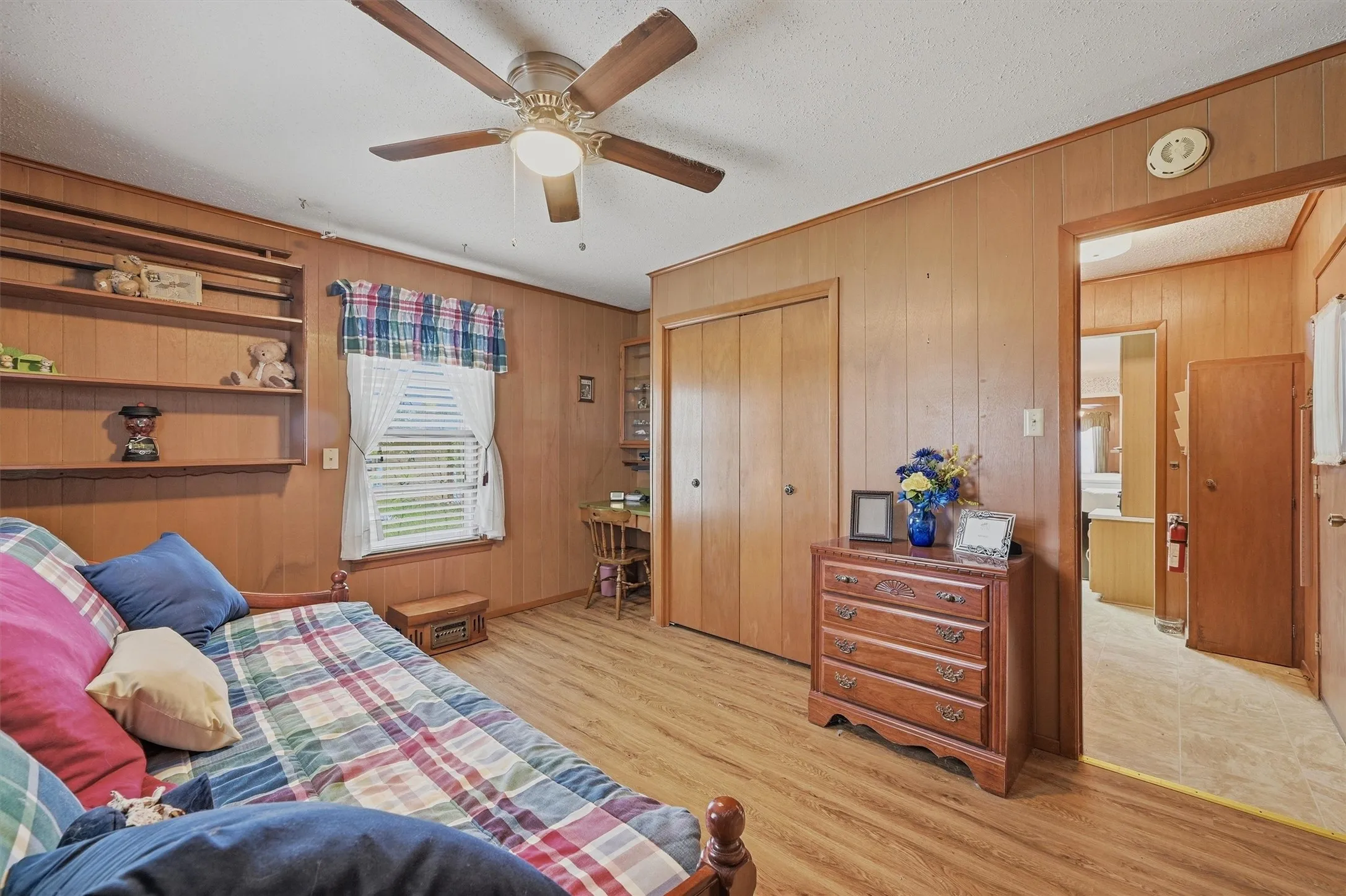 Single Family Residence For Sale in Grayson County , 704 Abney Street, Whitesboro, Texas 76273, 4 Bedroom, 2 Bathroom, 1 Garage spaces, 1,660 Sqft, built in 1959, mls#21226556, Real Estate Agent in Whitesboro, Homes For Sale in Grayson county, Homes For Sale in Whitesboro, Realtor in Whitesboro Texas, Real Estate Brokerage Independent Realty Texas, Luminita Cordes Realtor