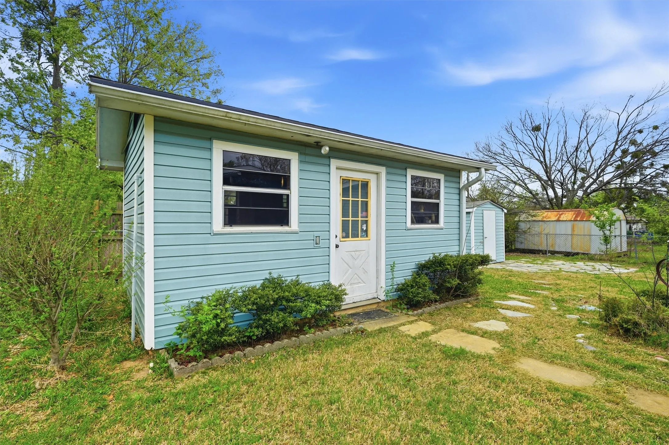 Single Family Residence For Sale in Grayson County , 704 Abney Street, Whitesboro, Texas 76273, 4 Bedroom, 2 Bathroom, 1 Garage spaces, 1,660 Sqft, built in 1959, mls#21226556, Real Estate Agent in Whitesboro, Homes For Sale in Grayson county, Homes For Sale in Whitesboro, Realtor in Whitesboro Texas, Real Estate Brokerage Independent Realty Texas, Luminita Cordes Realtor
