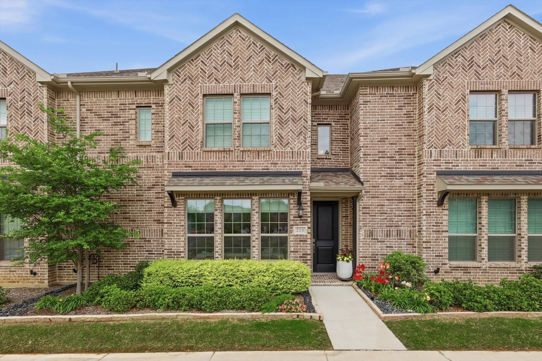Townhouse For Sale in Tarrant County , 215 Suma Drive, Euless, Texas 76040, 3 Bedroom, 3 Bathroom, 2 Garage spaces, 1,954 Sqft, built in 2022, Preowned, mls#21222352, Real Estate Agent in Euless, Homes For Sale in Tarrant county, Homes For Sale in Euless, Realtor in Euless Texas, Real Estate Brokerage Independent Realty Texas, Luminita Cordes Realtor
