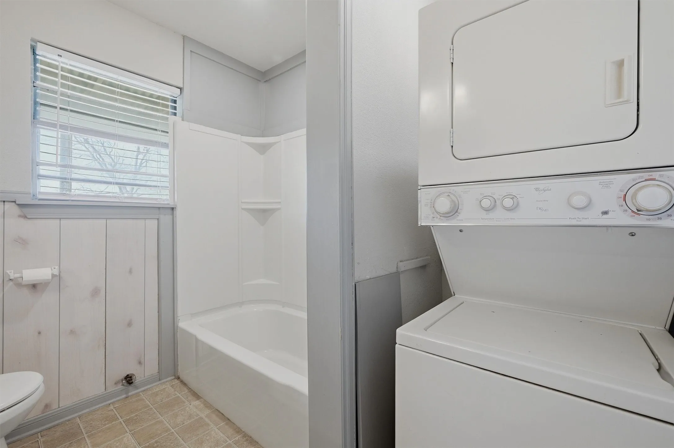 Single Family Residence For Sale in Grayson County , 600 E South Street, Whitesboro, Texas 76273, 2 Bedrooms, 1 Bathroom, Garage spaces, 800 Sqft, built in 1980, Price $155,900, mls#21226583, Real Estate Agent in Whitesboro, Homes For Sale in Grayson county, Homes For Sale in Whitesboro, Realtor in Whitesboro Texas, Real Estate Brokerage Independent Realty Texas, Luminita Cordes Realtor