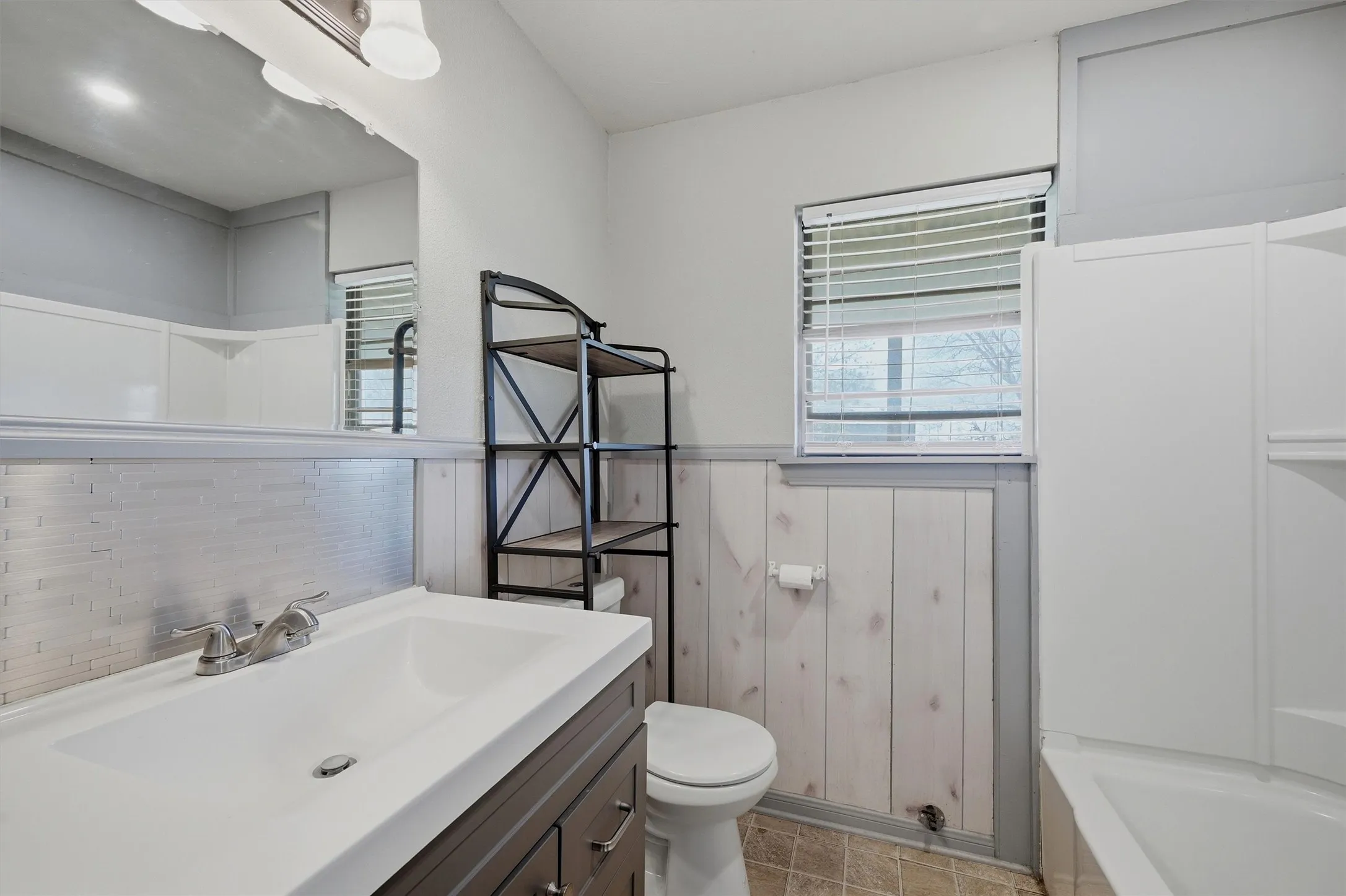Single Family Residence For Sale in Grayson County , 600 E South Street, Whitesboro, Texas 76273, 2 Bedrooms, 1 Bathroom, Garage spaces, 800 Sqft, built in 1980, Price $155,900, mls#21226583, Real Estate Agent in Whitesboro, Homes For Sale in Grayson county, Homes For Sale in Whitesboro, Realtor in Whitesboro Texas, Real Estate Brokerage Independent Realty Texas, Luminita Cordes Realtor