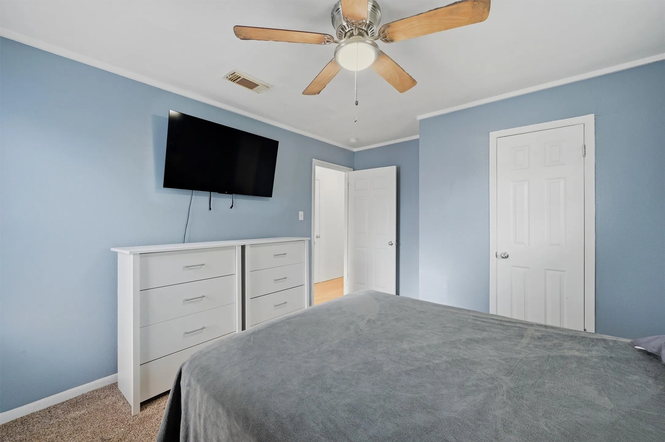 Single Family Residence For Sale in Grayson County , 600 E South Street, Whitesboro, Texas 76273, 2 Bedrooms, 1 Bathroom, Garage spaces, 800 Sqft, built in 1980, Price $155,900, mls#21226583, Real Estate Agent in Whitesboro, Homes For Sale in Grayson county, Homes For Sale in Whitesboro, Realtor in Whitesboro Texas, Real Estate Brokerage Independent Realty Texas, Luminita Cordes Realtor
