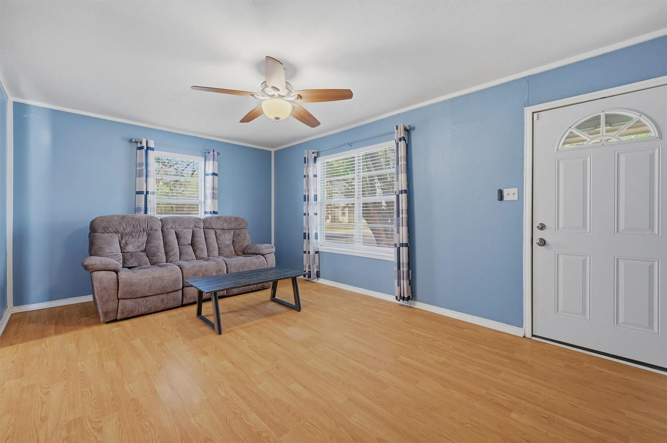 Single Family Residence For Sale in Grayson County , 600 E South Street, Whitesboro, Texas 76273, 2 Bedrooms, 1 Bathroom, Garage spaces, 800 Sqft, built in 1980, Price $155,900, mls#21226583, Real Estate Agent in Whitesboro, Homes For Sale in Grayson county, Homes For Sale in Whitesboro, Realtor in Whitesboro Texas, Real Estate Brokerage Independent Realty Texas, Luminita Cordes Realtor