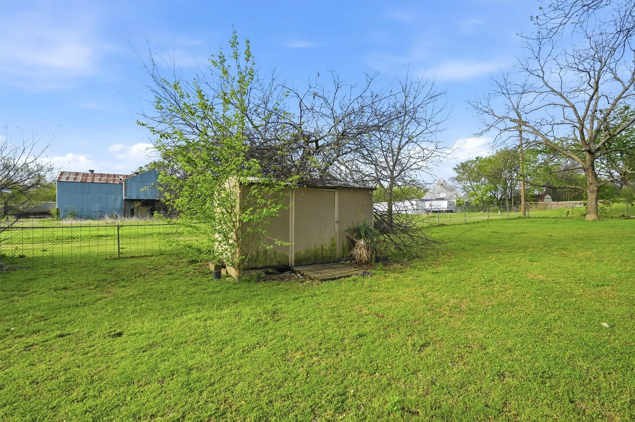 Single Family Residence For Sale in Grayson County , 600 E South Street, Whitesboro, Texas 76273, 2 Bedrooms, 1 Bathroom, Garage spaces, 800 Sqft, built in 1980, Price $155,900, mls#21226583, Real Estate Agent in Whitesboro, Homes For Sale in Grayson county, Homes For Sale in Whitesboro, Realtor in Whitesboro Texas, Real Estate Brokerage Independent Realty Texas, Luminita Cordes Realtor