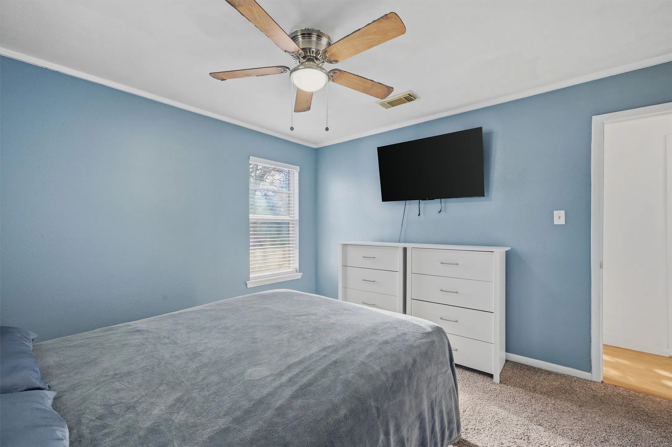 Single Family Residence For Sale in Grayson County , 600 E South Street, Whitesboro, Texas 76273, 2 Bedrooms, 1 Bathroom, Garage spaces, 800 Sqft, built in 1980, Price $155,900, mls#21226583, Real Estate Agent in Whitesboro, Homes For Sale in Grayson county, Homes For Sale in Whitesboro, Realtor in Whitesboro Texas, Real Estate Brokerage Independent Realty Texas, Luminita Cordes Realtor