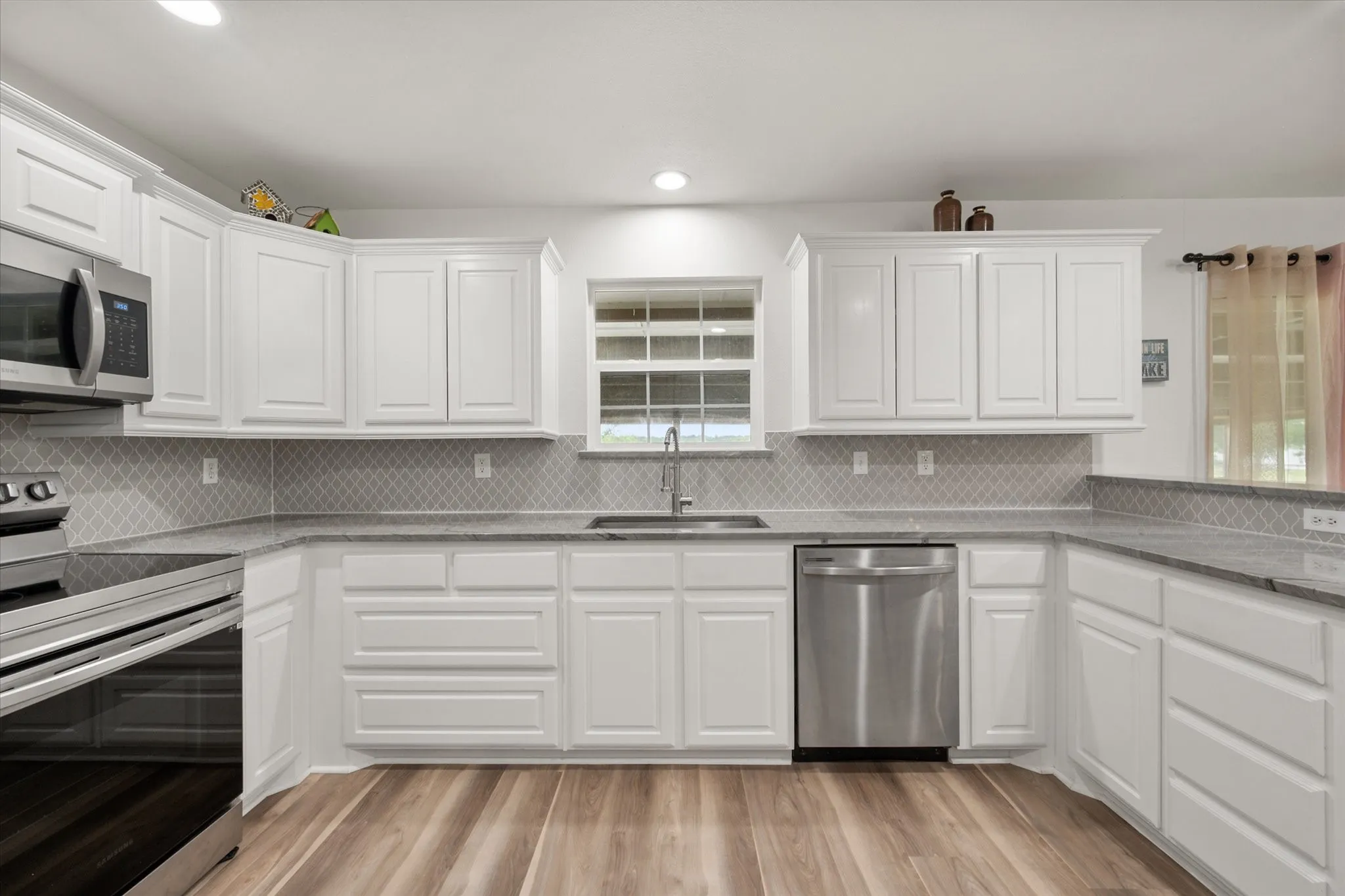 Single Family Residence For Sale in Navarro County , 203 County Road 3124a, Corsicana, Texas 75109, 3 Bedroom, 2 Bathroom, Garage spaces, 1,459 Sqft, built in 2008, mls#21218042, Real Estate Agent in Corsicana, Homes For Sale in Navarro county, Homes For Sale in Corsicana, Realtor in Corsicana Texas, Real Estate Brokerage Independent Realty Texas, Luminita Cordes Realtor
