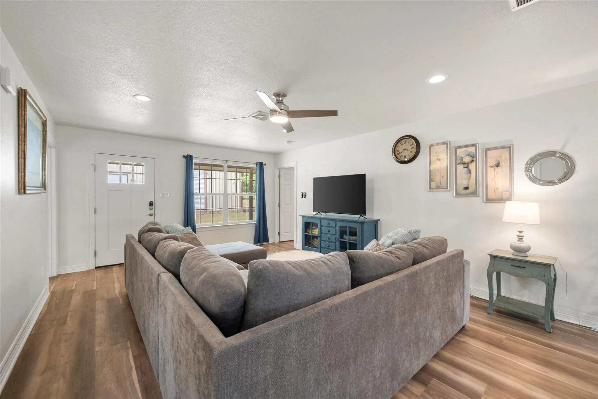 Single Family Residence For Sale in Navarro County , 203 County Road 3124a, Corsicana, Texas 75109, 3 Bedroom, 2 Bathroom, Garage spaces, 1,459 Sqft, built in 2008, mls#21218042, Real Estate Agent in Corsicana, Homes For Sale in Navarro county, Homes For Sale in Corsicana, Realtor in Corsicana Texas, Real Estate Brokerage Independent Realty Texas, Luminita Cordes Realtor