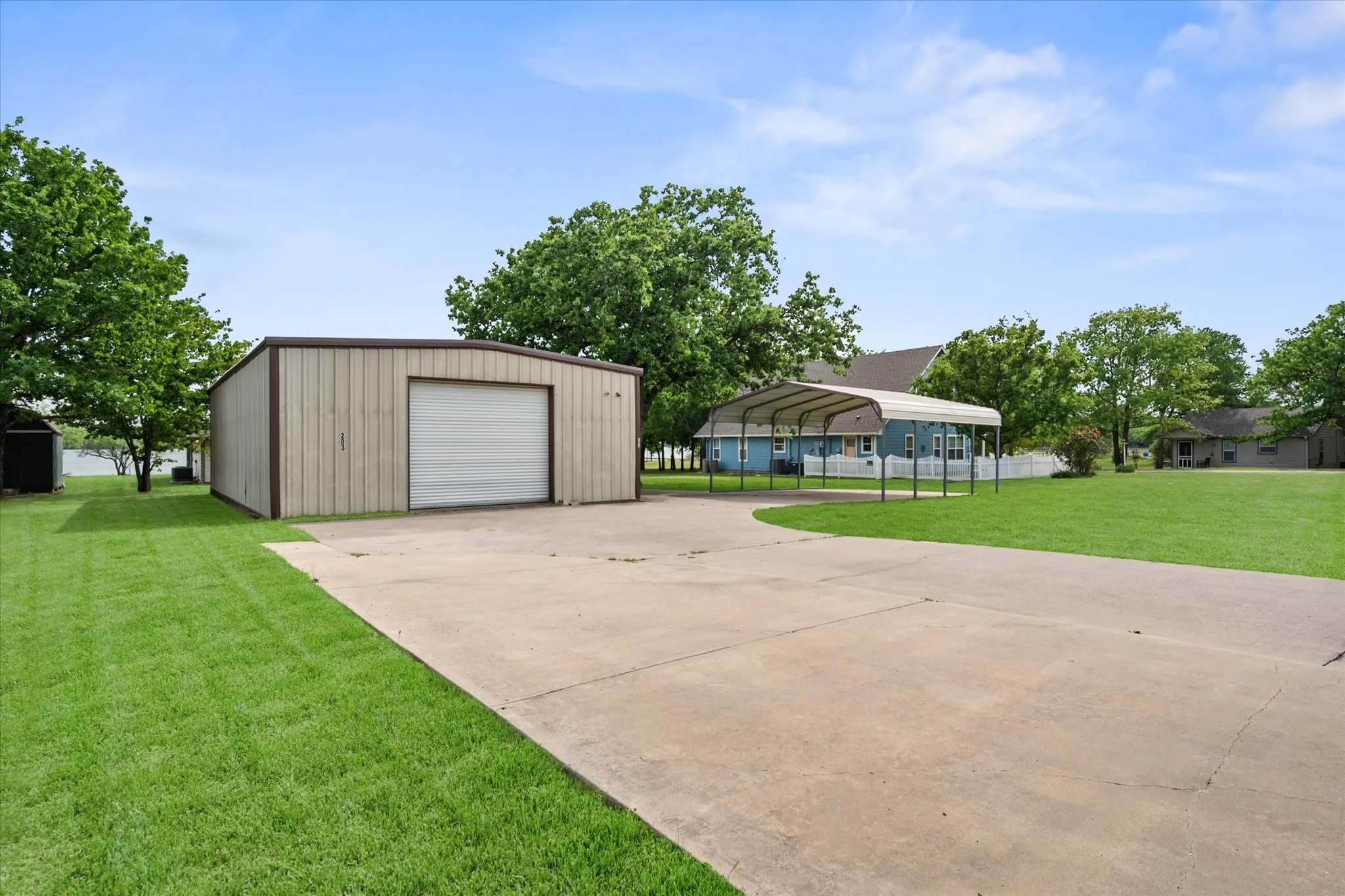 Single Family Residence For Sale in Navarro County , 203 County Road 3124a, Corsicana, Texas 75109, 3 Bedroom, 2 Bathroom, Garage spaces, 1,459 Sqft, built in 2008, mls#21218042, Real Estate Agent in Corsicana, Homes For Sale in Navarro county, Homes For Sale in Corsicana, Realtor in Corsicana Texas, Real Estate Brokerage Independent Realty Texas, Luminita Cordes Realtor