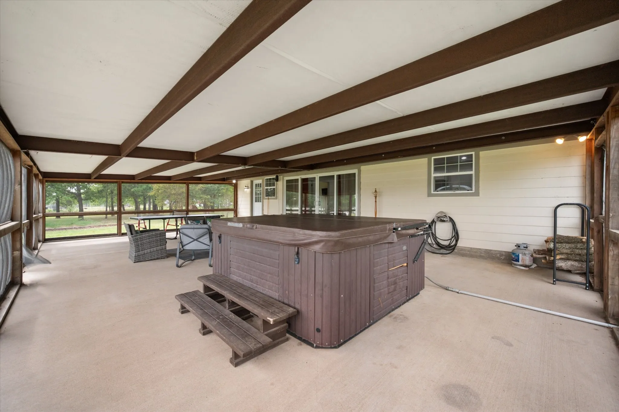 Single Family Residence For Sale in Navarro County , 203 County Road 3124a, Corsicana, Texas 75109, 3 Bedroom, 2 Bathroom, Garage spaces, 1,459 Sqft, built in 2008, mls#21218042, Real Estate Agent in Corsicana, Homes For Sale in Navarro county, Homes For Sale in Corsicana, Realtor in Corsicana Texas, Real Estate Brokerage Independent Realty Texas, Luminita Cordes Realtor