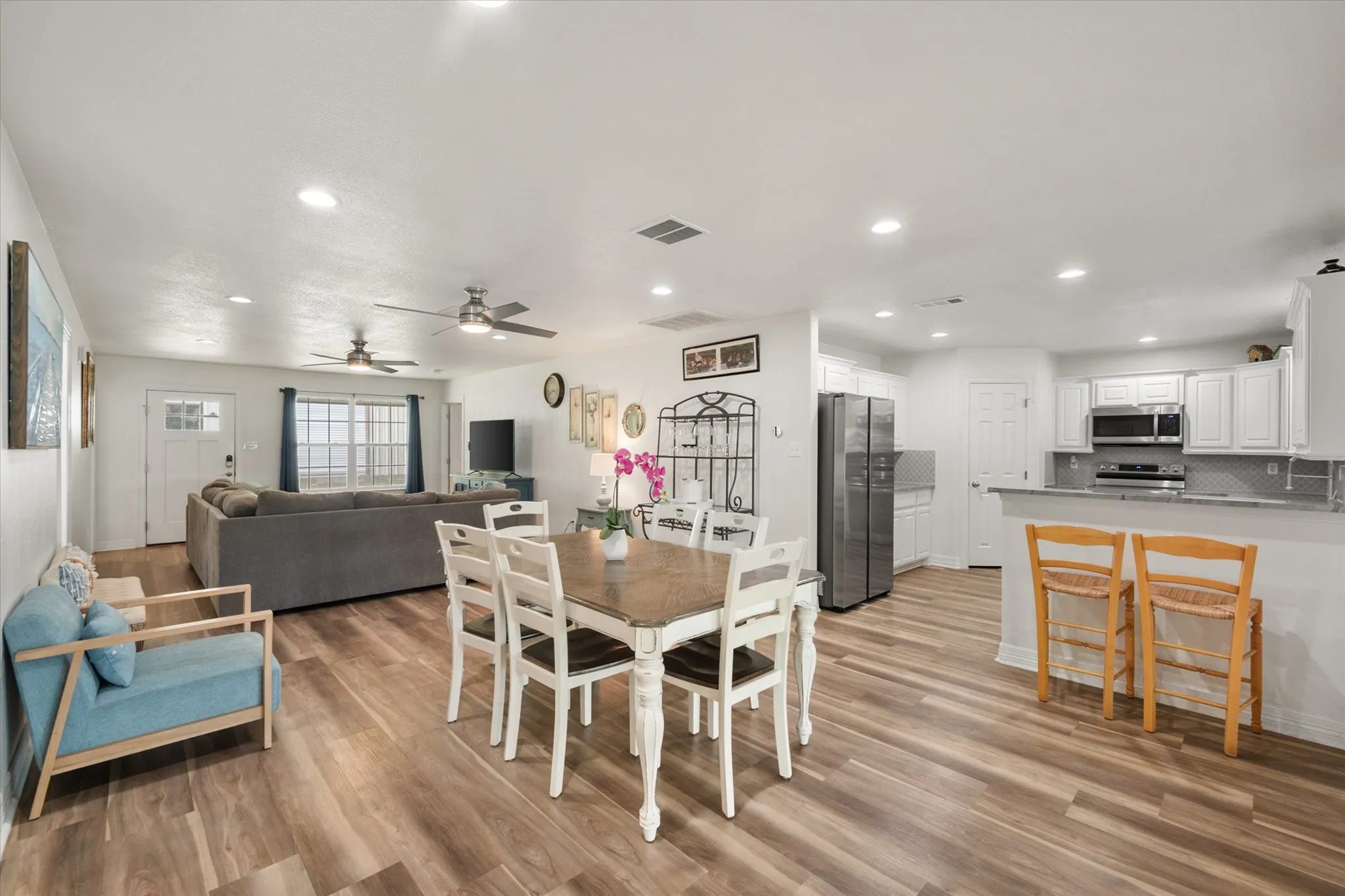 Single Family Residence For Sale in Navarro County , 203 County Road 3124a, Corsicana, Texas 75109, 3 Bedroom, 2 Bathroom, Garage spaces, 1,459 Sqft, built in 2008, mls#21218042, Real Estate Agent in Corsicana, Homes For Sale in Navarro county, Homes For Sale in Corsicana, Realtor in Corsicana Texas, Real Estate Brokerage Independent Realty Texas, Luminita Cordes Realtor