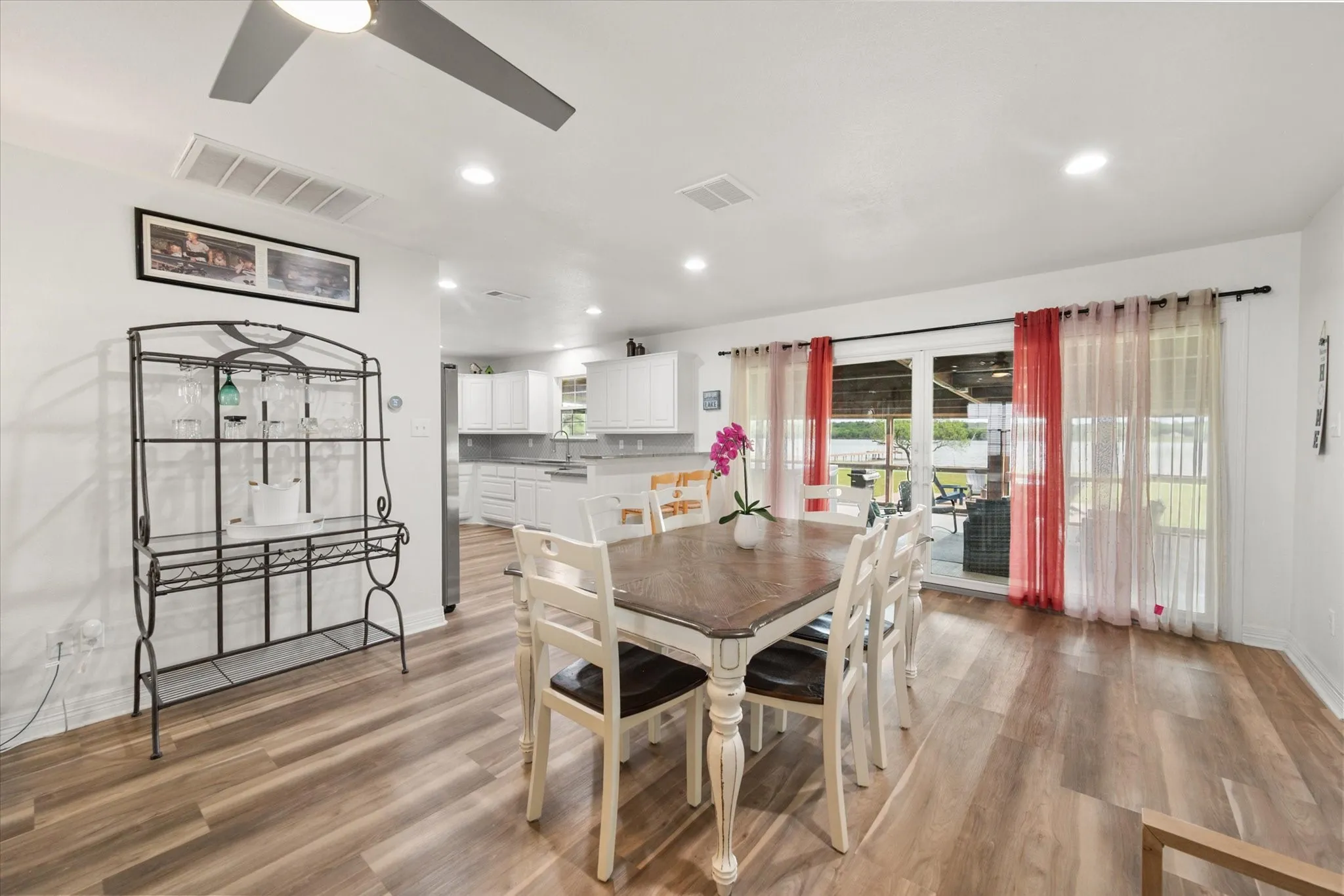 Single Family Residence For Sale in Navarro County , 203 County Road 3124a, Corsicana, Texas 75109, 3 Bedroom, 2 Bathroom, Garage spaces, 1,459 Sqft, built in 2008, mls#21218042, Real Estate Agent in Corsicana, Homes For Sale in Navarro county, Homes For Sale in Corsicana, Realtor in Corsicana Texas, Real Estate Brokerage Independent Realty Texas, Luminita Cordes Realtor