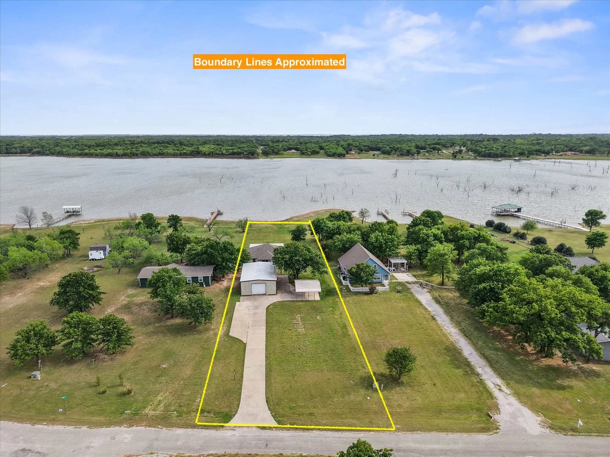 Single Family Residence For Sale in Navarro County , 203 County Road 3124a, Corsicana, Texas 75109, 3 Bedroom, 2 Bathroom, Garage spaces, 1,459 Sqft, built in 2008, mls#21218042, Real Estate Agent in Corsicana, Homes For Sale in Navarro county, Homes For Sale in Corsicana, Realtor in Corsicana Texas, Real Estate Brokerage Independent Realty Texas, Luminita Cordes Realtor