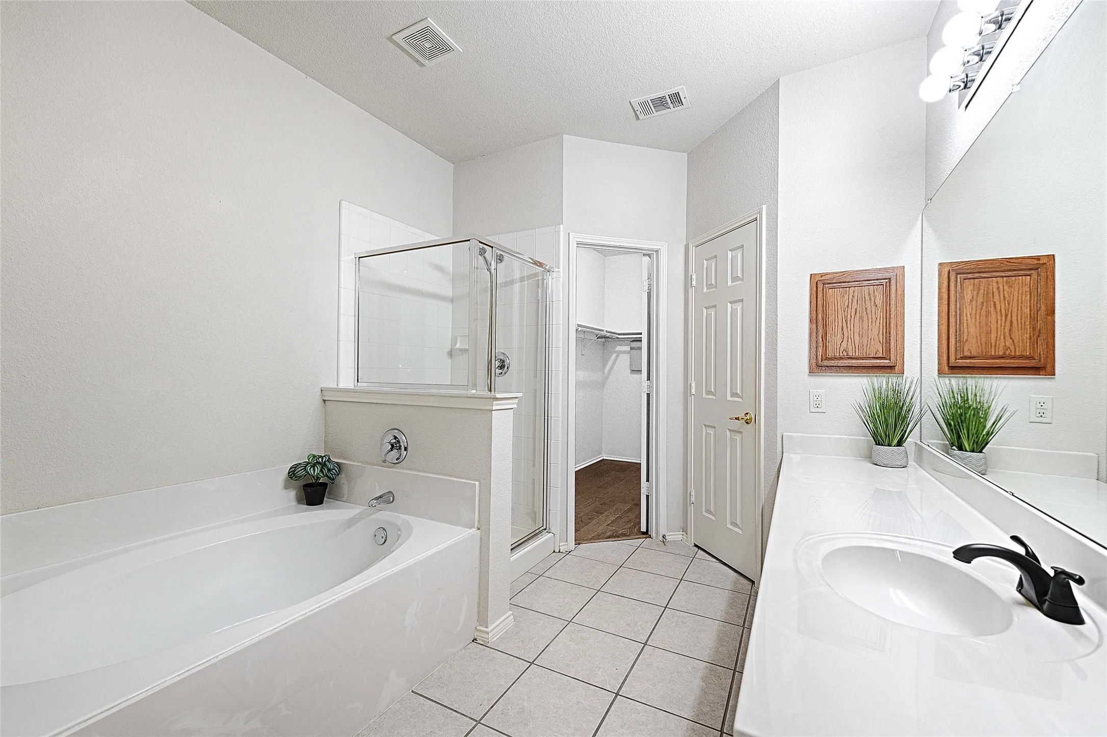 Townhouse For Sale in Collin County , 4579 Woodsboro Lane, Plano, Texas 75024, 2 Bedroom, 3 Bathroom, 2 Garage spaces, 1,950 Sqft, built in 2001, mls#21223844, Real Estate Agent in Plano, Homes For Sale in Collin county, Homes For Sale in Plano, Realtor in Plano Texas, Real Estate Brokerage Independent Realty Texas, Luminita Cordes Realtor