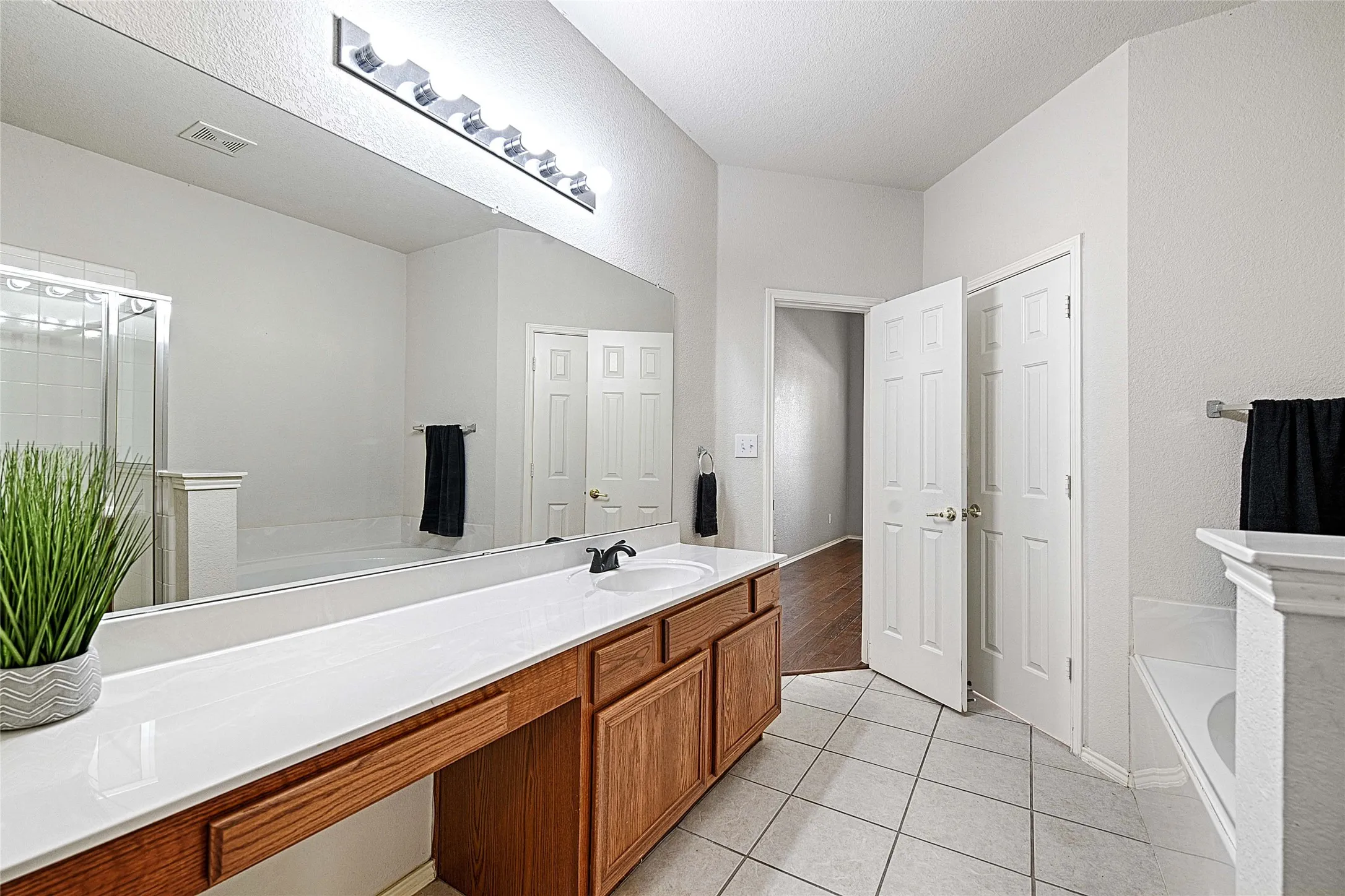 Townhouse For Sale in Collin County , 4579 Woodsboro Lane, Plano, Texas 75024, 2 Bedroom, 3 Bathroom, 2 Garage spaces, 1,950 Sqft, built in 2001, mls#21223844, Real Estate Agent in Plano, Homes For Sale in Collin county, Homes For Sale in Plano, Realtor in Plano Texas, Real Estate Brokerage Independent Realty Texas, Luminita Cordes Realtor