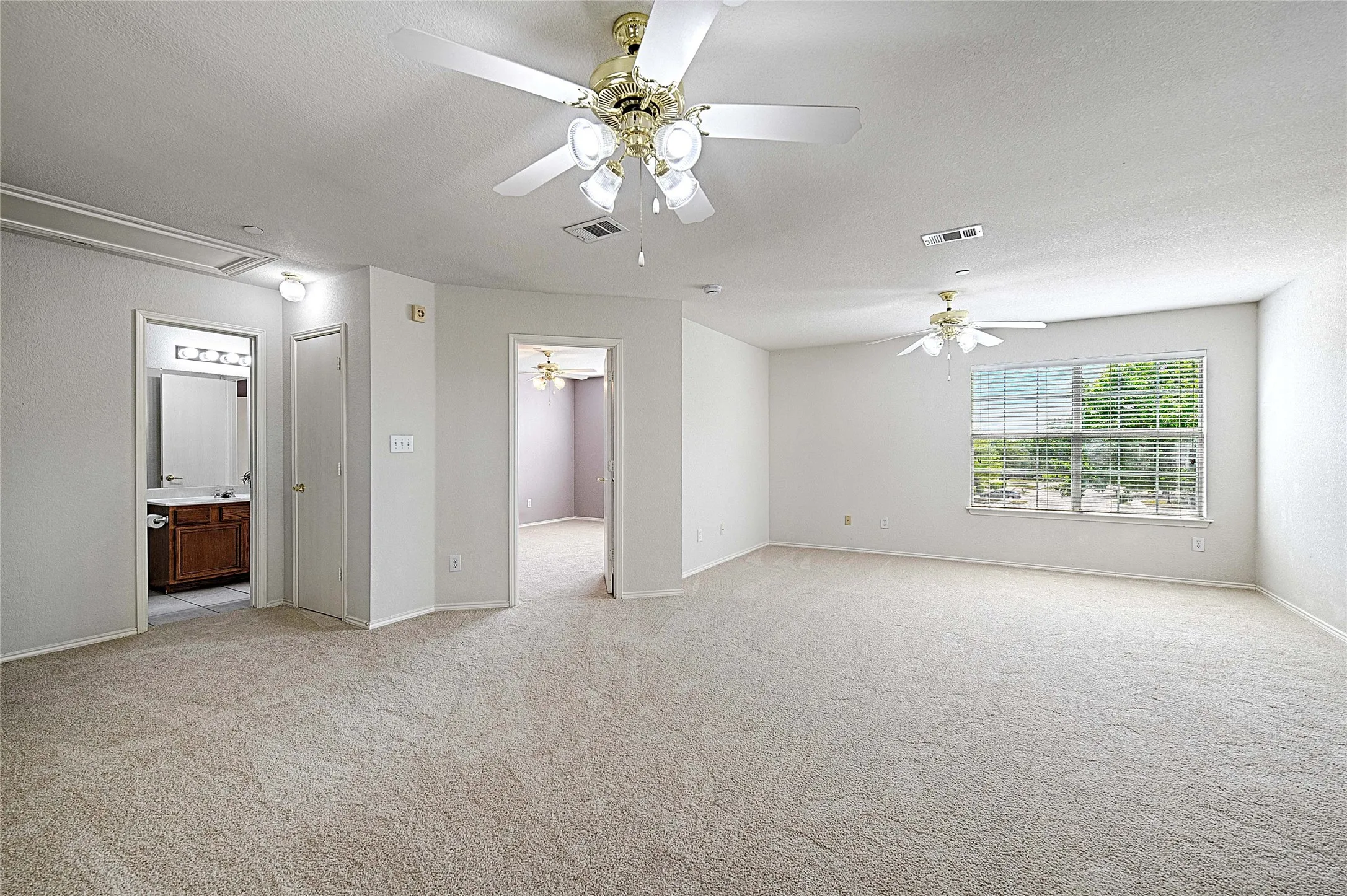 Townhouse For Sale in Collin County , 4579 Woodsboro Lane, Plano, Texas 75024, 2 Bedroom, 3 Bathroom, 2 Garage spaces, 1,950 Sqft, built in 2001, mls#21223844, Real Estate Agent in Plano, Homes For Sale in Collin county, Homes For Sale in Plano, Realtor in Plano Texas, Real Estate Brokerage Independent Realty Texas, Luminita Cordes Realtor