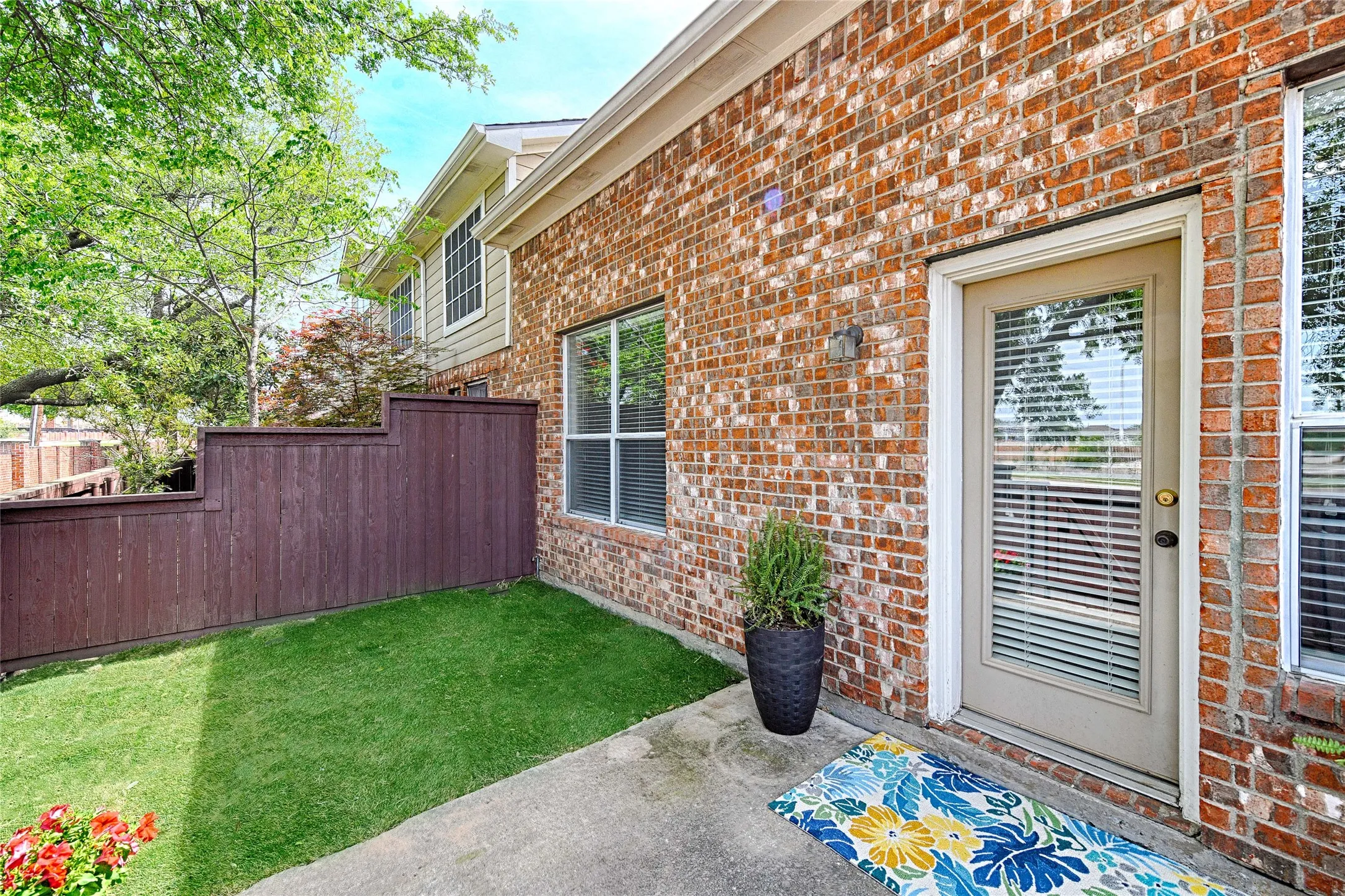 Townhouse For Sale in Collin County , 4579 Woodsboro Lane, Plano, Texas 75024, 2 Bedroom, 3 Bathroom, 2 Garage spaces, 1,950 Sqft, built in 2001, mls#21223844, Real Estate Agent in Plano, Homes For Sale in Collin county, Homes For Sale in Plano, Realtor in Plano Texas, Real Estate Brokerage Independent Realty Texas, Luminita Cordes Realtor