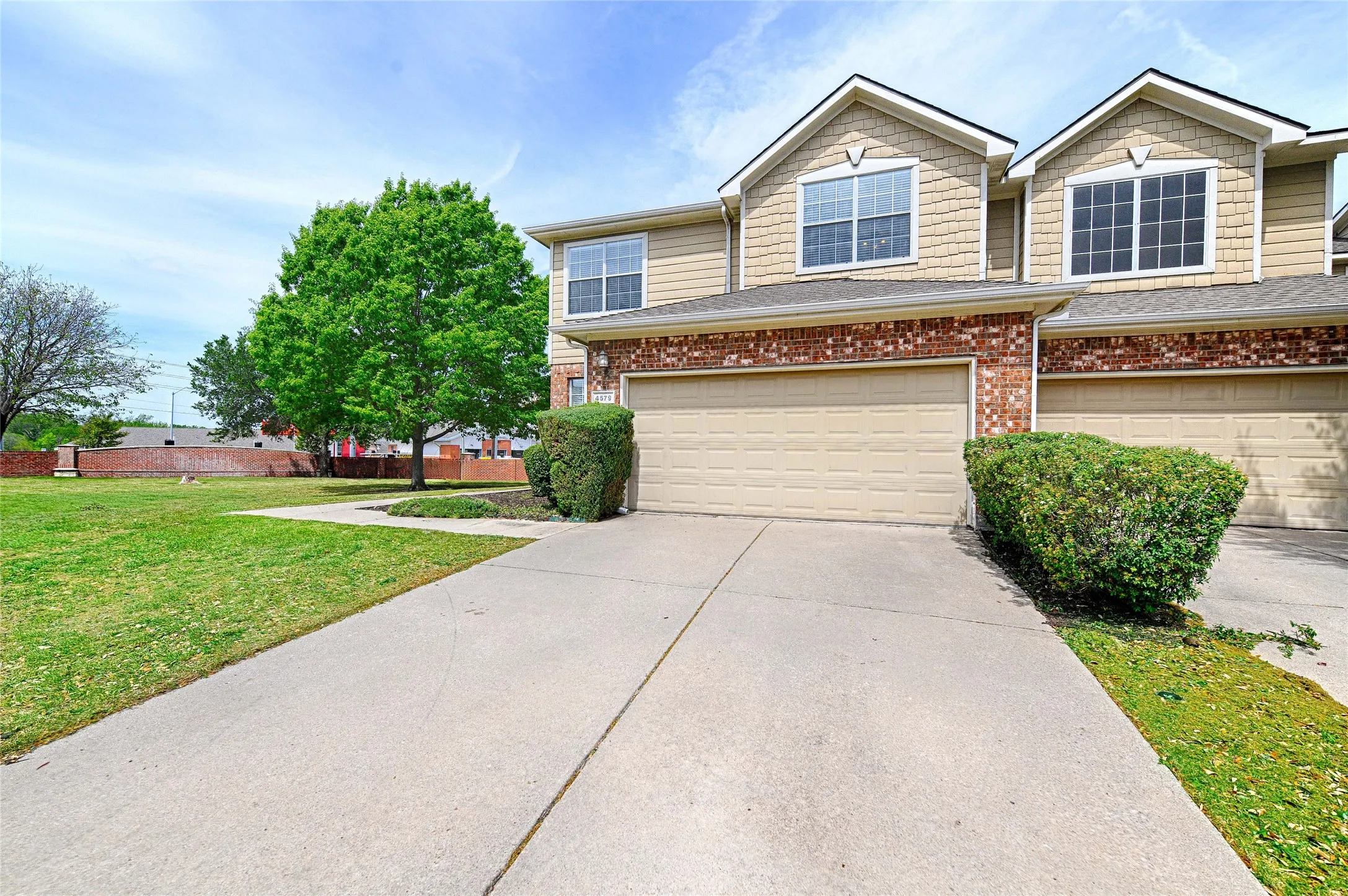 Townhouse For Sale in Collin County , 4579 Woodsboro Lane, Plano, Texas 75024, 2 Bedroom, 3 Bathroom, 2 Garage spaces, 1,950 Sqft, built in 2001, mls#21223844, Real Estate Agent in Plano, Homes For Sale in Collin county, Homes For Sale in Plano, Realtor in Plano Texas, Real Estate Brokerage Independent Realty Texas, Luminita Cordes Realtor