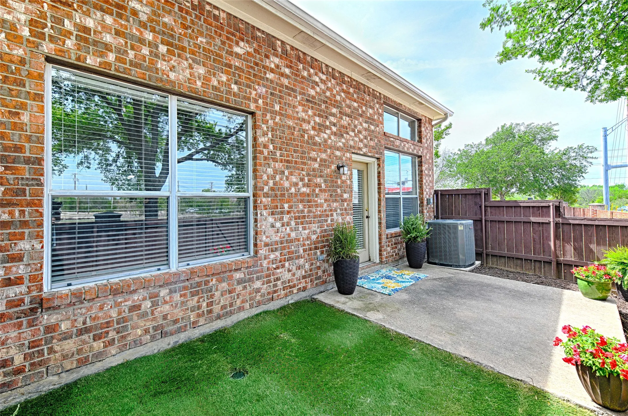 Townhouse For Sale in Collin County , 4579 Woodsboro Lane, Plano, Texas 75024, 2 Bedroom, 3 Bathroom, 2 Garage spaces, 1,950 Sqft, built in 2001, mls#21223844, Real Estate Agent in Plano, Homes For Sale in Collin county, Homes For Sale in Plano, Realtor in Plano Texas, Real Estate Brokerage Independent Realty Texas, Luminita Cordes Realtor