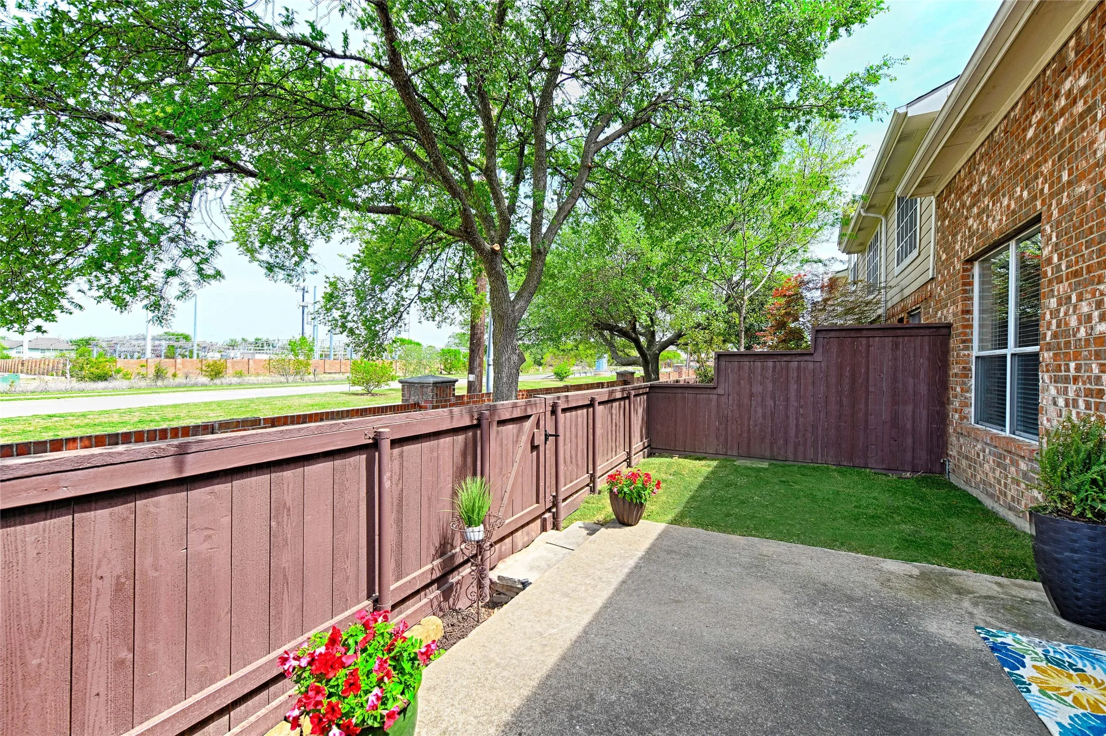 Townhouse For Sale in Collin County , 4579 Woodsboro Lane, Plano, Texas 75024, 2 Bedroom, 3 Bathroom, 2 Garage spaces, 1,950 Sqft, built in 2001, mls#21223844, Real Estate Agent in Plano, Homes For Sale in Collin county, Homes For Sale in Plano, Realtor in Plano Texas, Real Estate Brokerage Independent Realty Texas, Luminita Cordes Realtor
