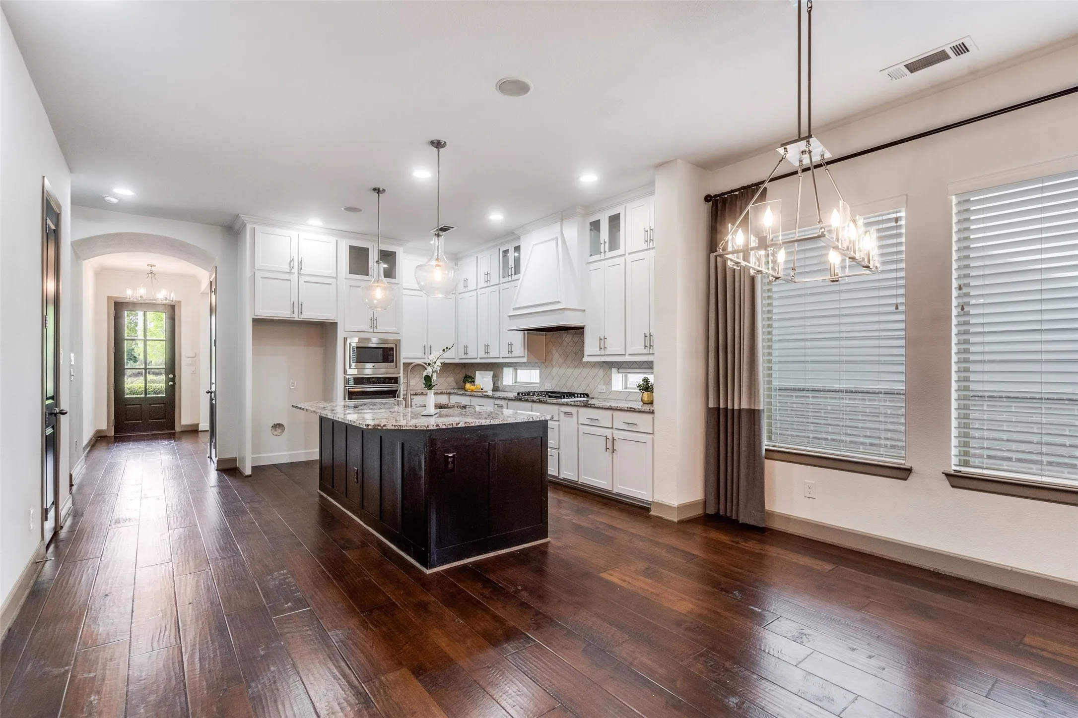Single Family Residence For Sale in Collin County , 7400 Wescott Lane, Mc Kinney, Texas 75071, 4 Bedroom, 4 Bathroom, 2 Garage spaces, 2,695 Sqft, built in 2016, Preowned, mls#21225525, Real Estate Agent in Mc Kinney, Homes For Sale in Collin county, Homes For Sale in Mc Kinney, Realtor in Mc Kinney Texas, Real Estate Brokerage Independent Realty Texas, Luminita Cordes Realtor