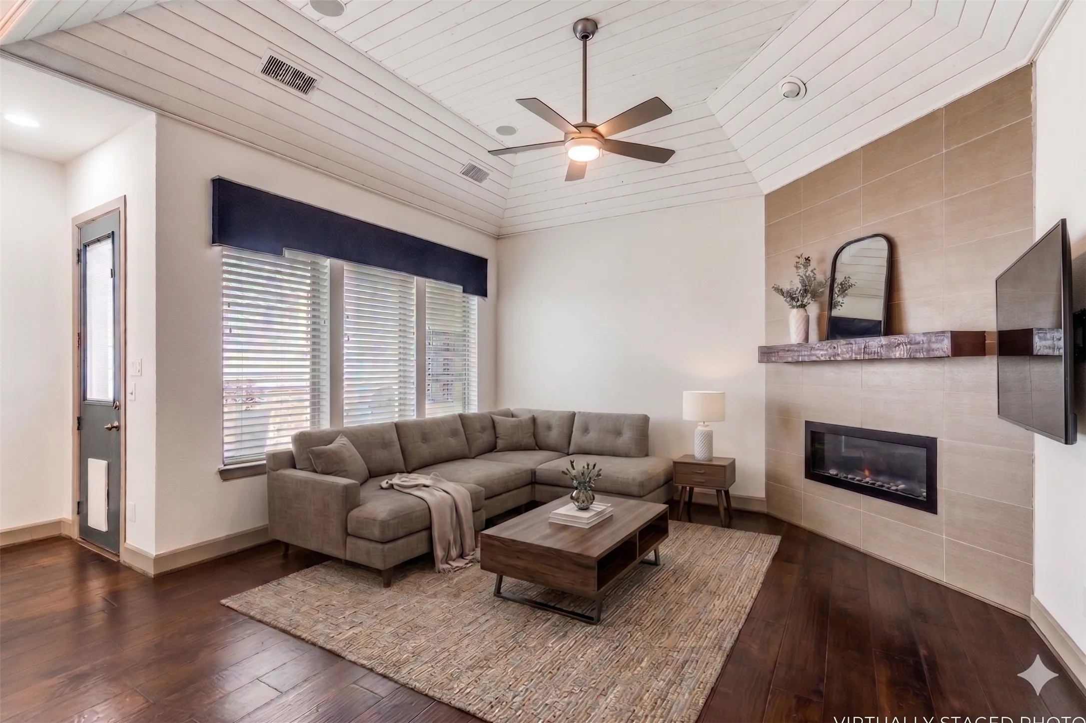 Single Family Residence For Sale in Collin County , 7400 Wescott Lane, Mc Kinney, Texas 75071, 4 Bedroom, 4 Bathroom, 2 Garage spaces, 2,695 Sqft, built in 2016, Preowned, mls#21225525, Real Estate Agent in Mc Kinney, Homes For Sale in Collin county, Homes For Sale in Mc Kinney, Realtor in Mc Kinney Texas, Real Estate Brokerage Independent Realty Texas, Luminita Cordes Realtor