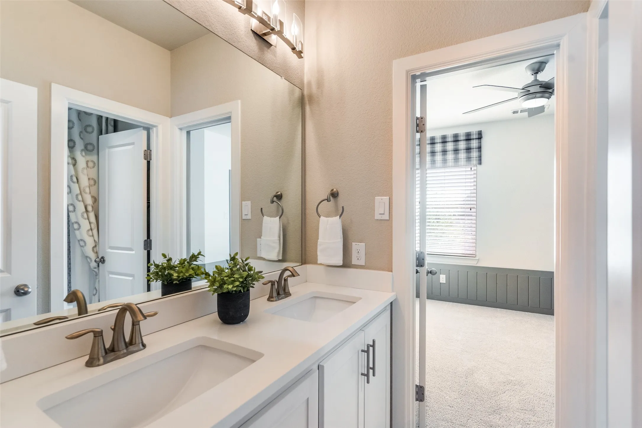 Single Family Residence For Sale in Collin County , 7400 Wescott Lane, Mc Kinney, Texas 75071, 4 Bedroom, 4 Bathroom, 2 Garage spaces, 2,695 Sqft, built in 2016, Preowned, mls#21225525, Real Estate Agent in Mc Kinney, Homes For Sale in Collin county, Homes For Sale in Mc Kinney, Realtor in Mc Kinney Texas, Real Estate Brokerage Independent Realty Texas, Luminita Cordes Realtor