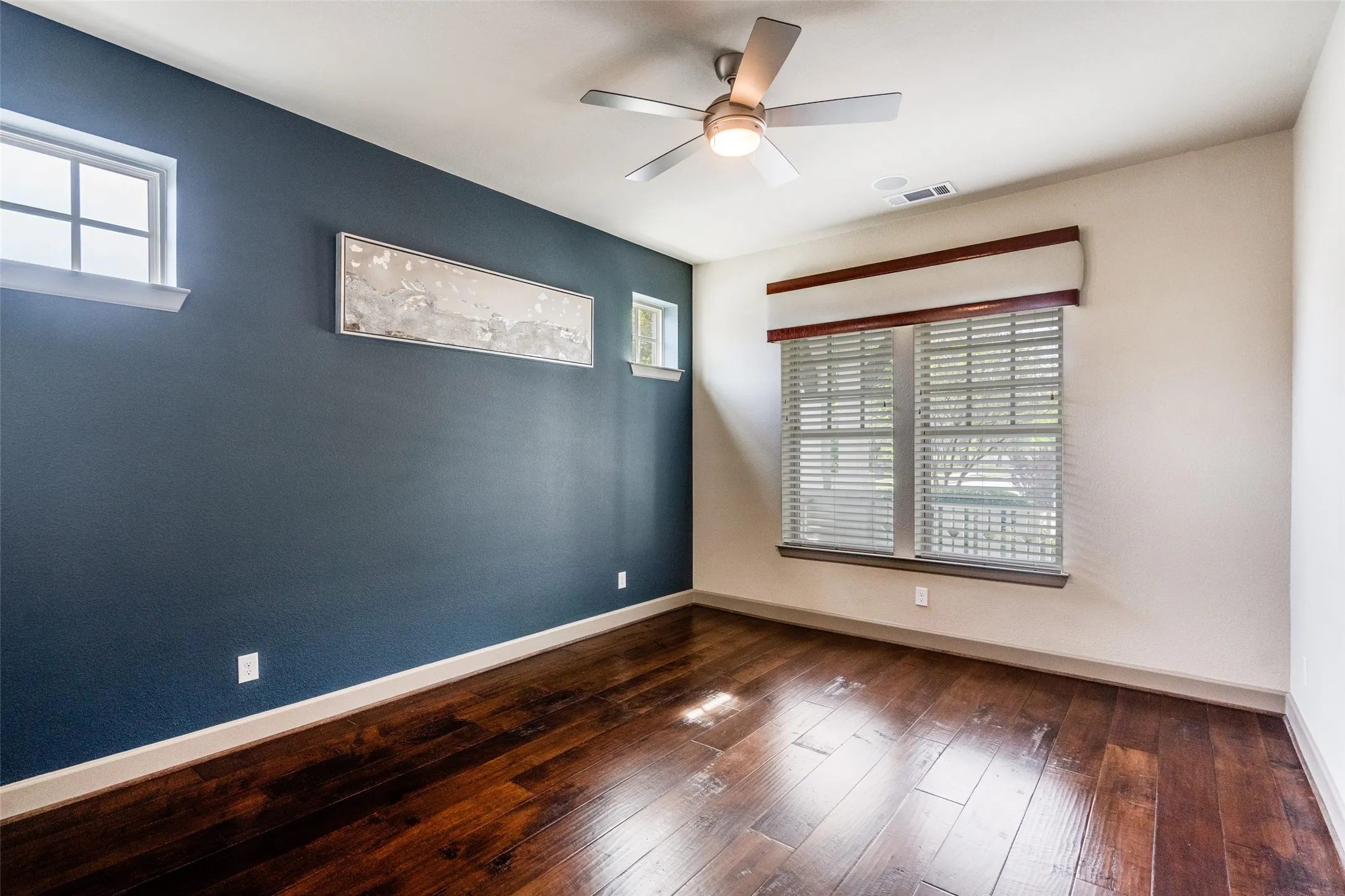 Single Family Residence For Sale in Collin County , 7400 Wescott Lane, Mc Kinney, Texas 75071, 4 Bedroom, 4 Bathroom, 2 Garage spaces, 2,695 Sqft, built in 2016, Preowned, mls#21225525, Real Estate Agent in Mc Kinney, Homes For Sale in Collin county, Homes For Sale in Mc Kinney, Realtor in Mc Kinney Texas, Real Estate Brokerage Independent Realty Texas, Luminita Cordes Realtor