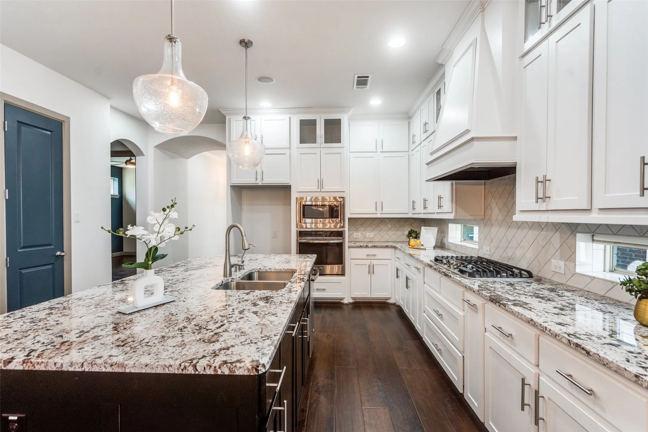 Single Family Residence For Sale in Collin County , 7400 Wescott Lane, Mc Kinney, Texas 75071, 4 Bedroom, 4 Bathroom, 2 Garage spaces, 2,695 Sqft, built in 2016, Preowned, mls#21225525, Real Estate Agent in Mc Kinney, Homes For Sale in Collin county, Homes For Sale in Mc Kinney, Realtor in Mc Kinney Texas, Real Estate Brokerage Independent Realty Texas, Luminita Cordes Realtor
