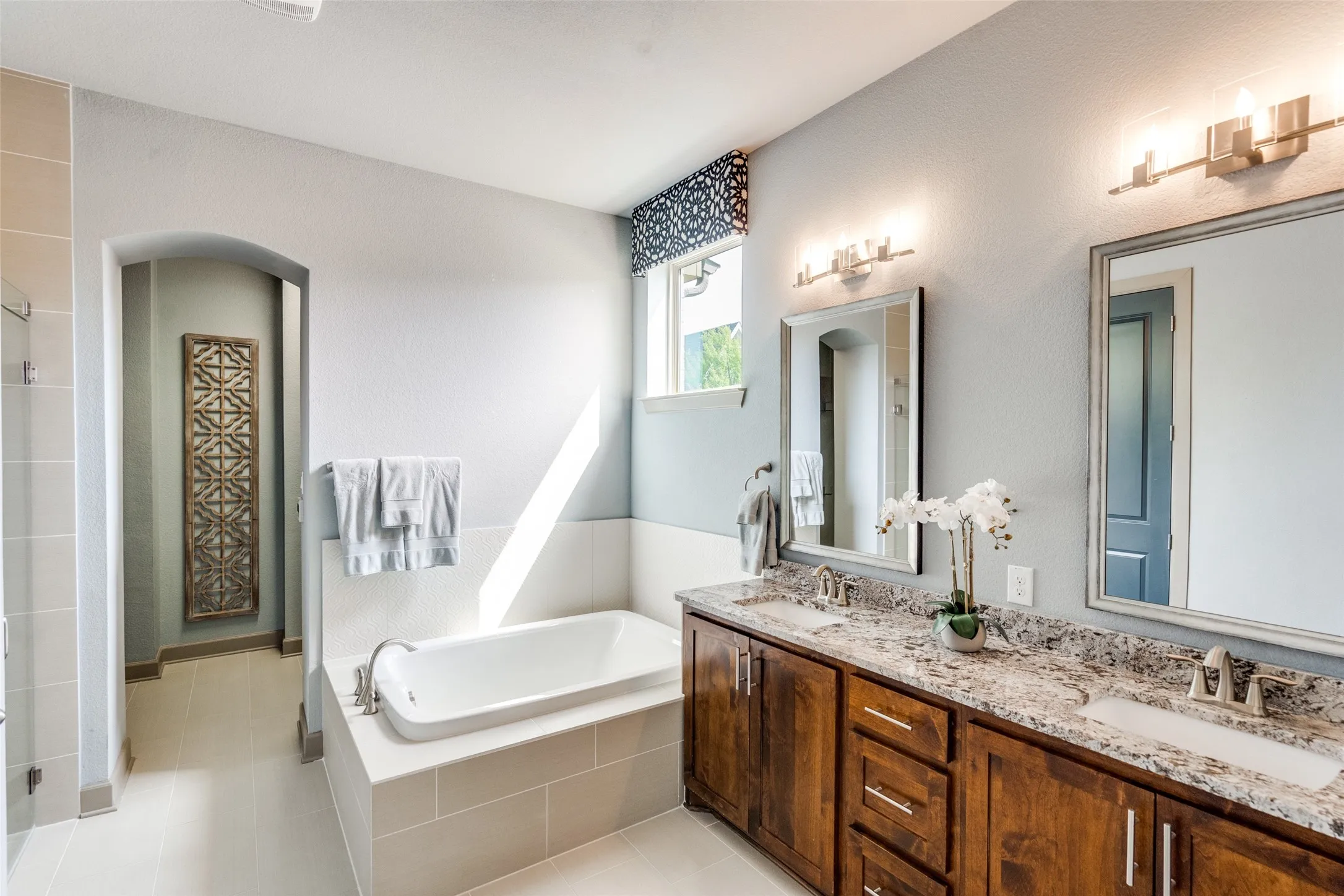 Single Family Residence For Sale in Collin County , 7400 Wescott Lane, Mc Kinney, Texas 75071, 4 Bedroom, 4 Bathroom, 2 Garage spaces, 2,695 Sqft, built in 2016, Preowned, mls#21225525, Real Estate Agent in Mc Kinney, Homes For Sale in Collin county, Homes For Sale in Mc Kinney, Realtor in Mc Kinney Texas, Real Estate Brokerage Independent Realty Texas, Luminita Cordes Realtor