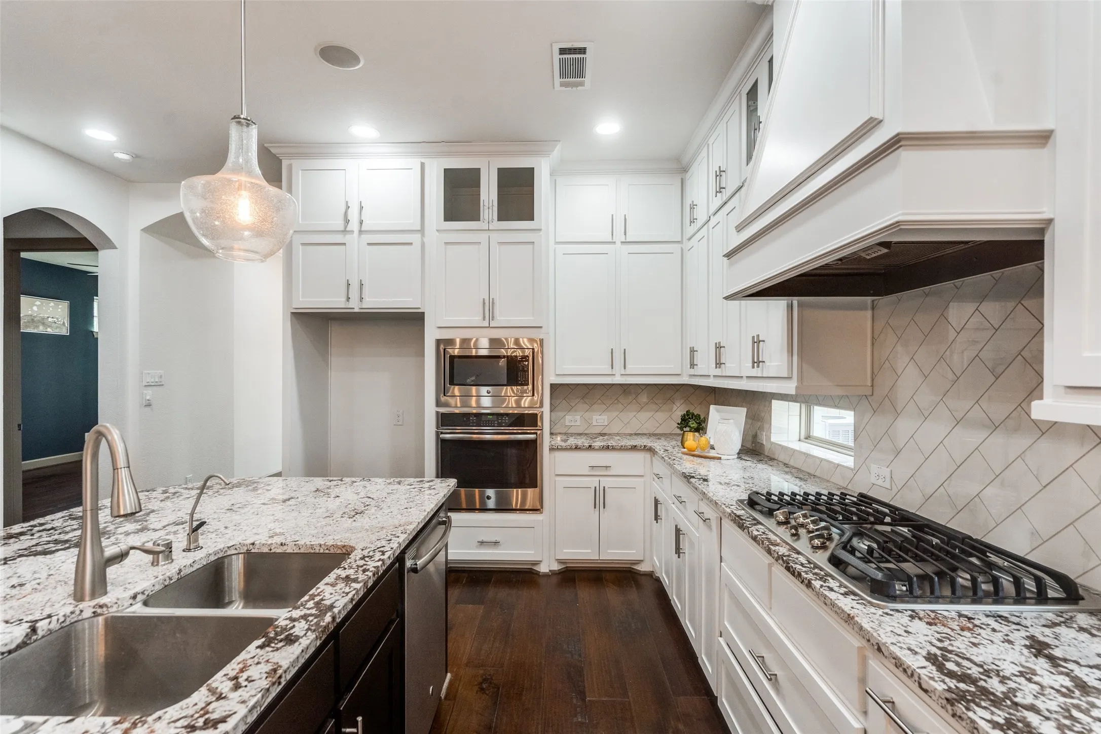 Single Family Residence For Sale in Collin County , 7400 Wescott Lane, Mc Kinney, Texas 75071, 4 Bedroom, 4 Bathroom, 2 Garage spaces, 2,695 Sqft, built in 2016, Preowned, mls#21225525, Real Estate Agent in Mc Kinney, Homes For Sale in Collin county, Homes For Sale in Mc Kinney, Realtor in Mc Kinney Texas, Real Estate Brokerage Independent Realty Texas, Luminita Cordes Realtor